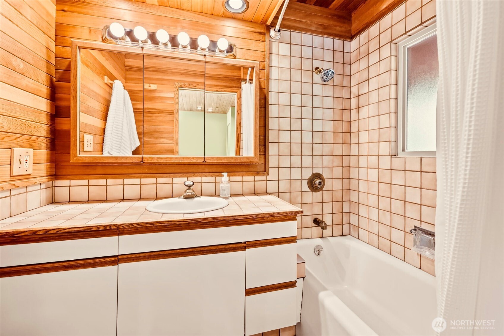 3620 Forest Beach Drive NW, Gig Harbor, WA 98335