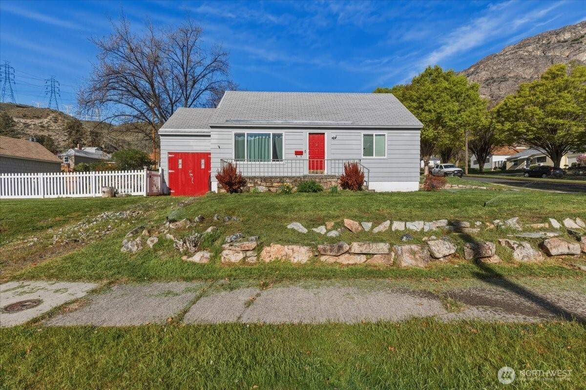 210 Stevens Avenue , Coulee Dam, WA 99116