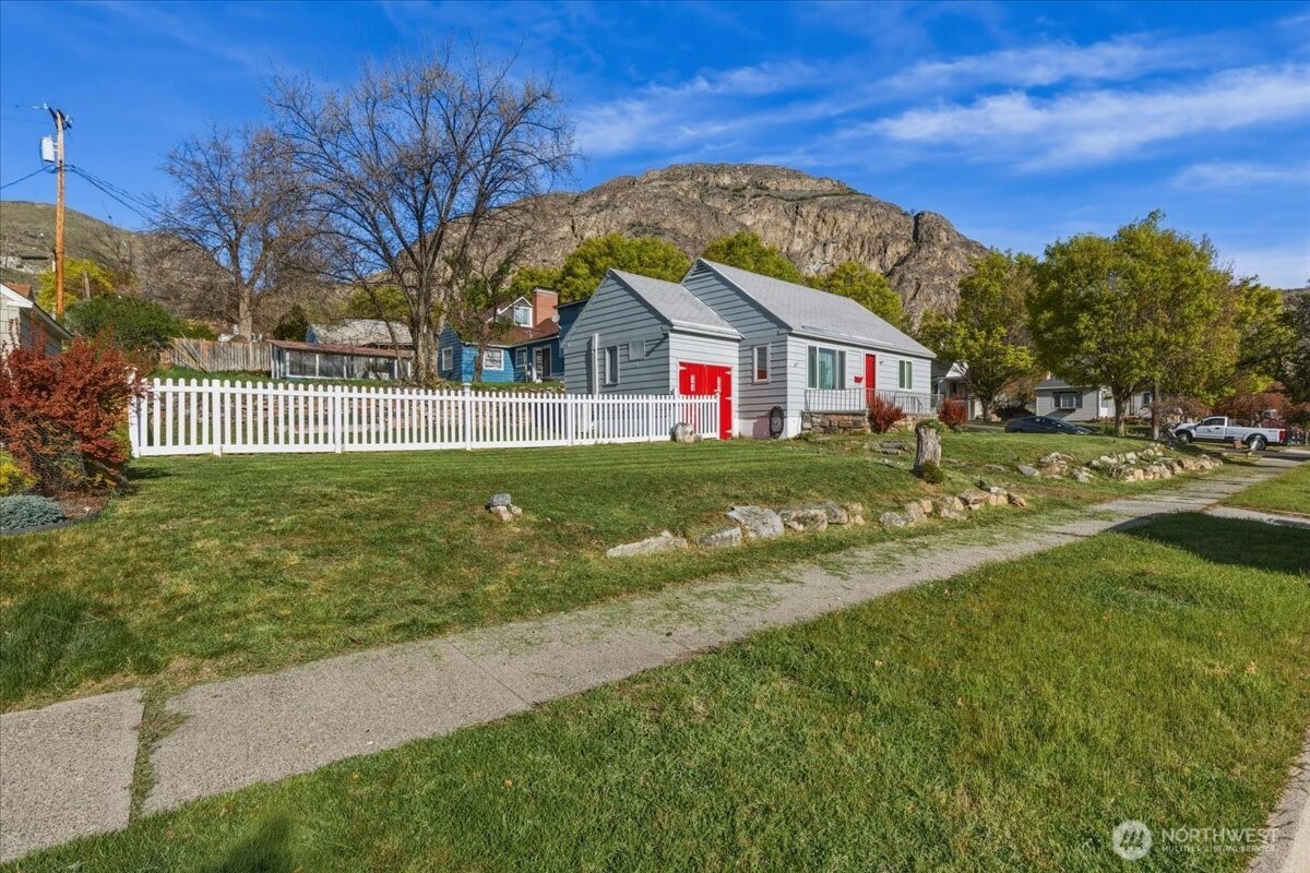 210 Stevens Avenue , Coulee Dam, WA 99116