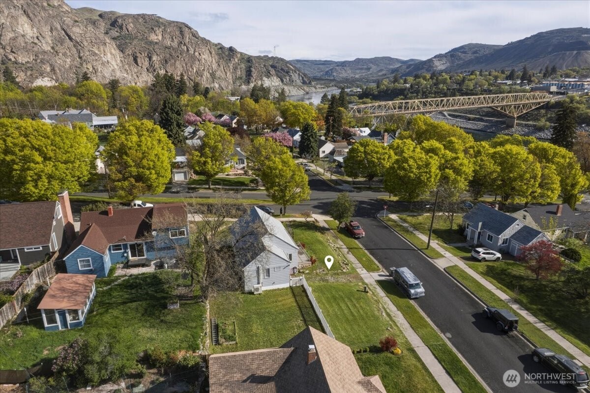 210 Stevens Avenue , Coulee Dam, WA 99116