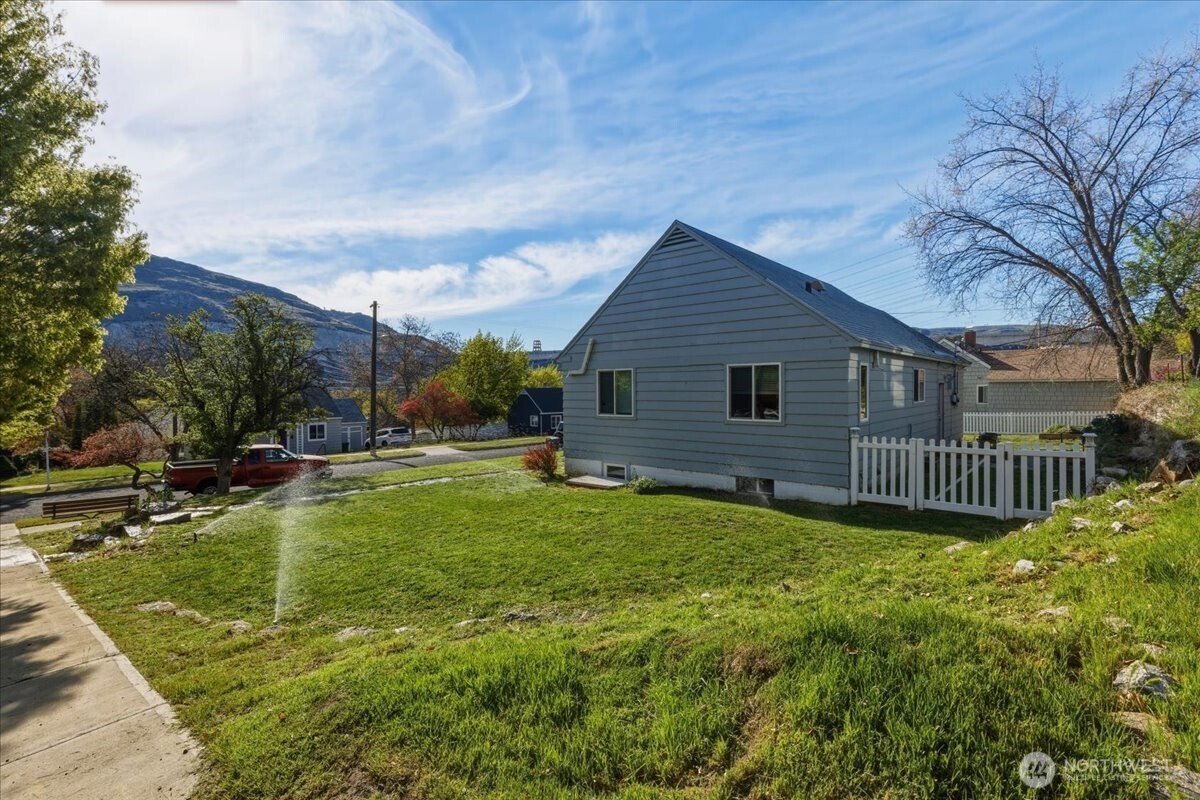 210 Stevens Avenue , Coulee Dam, WA 99116