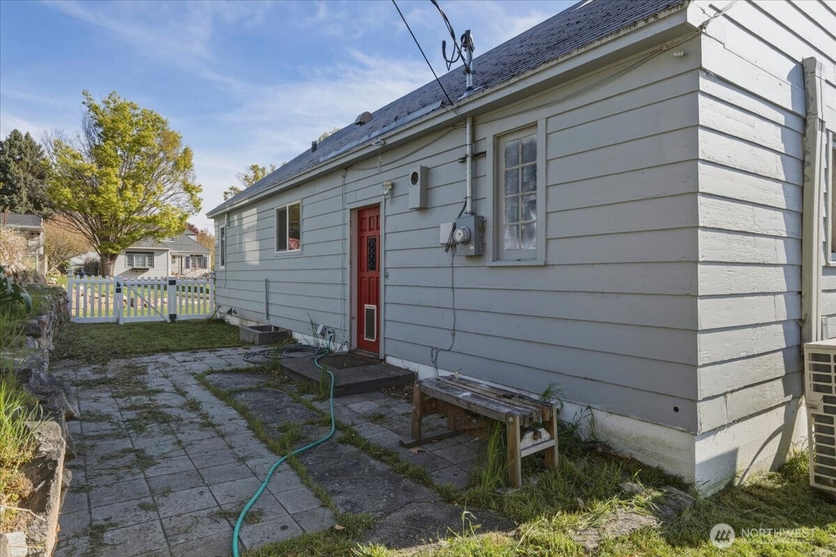210 Stevens Avenue , Coulee Dam, WA 99116