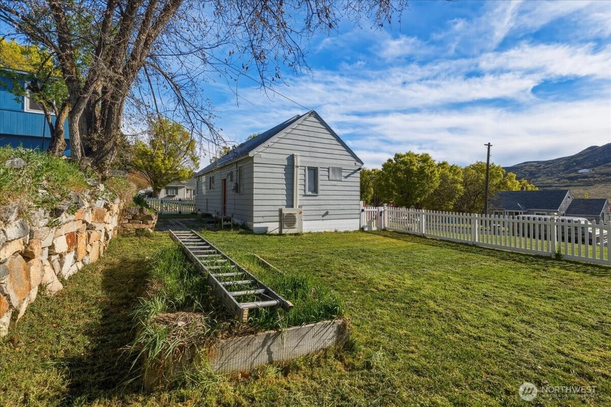 210 Stevens Avenue , Coulee Dam, WA 99116