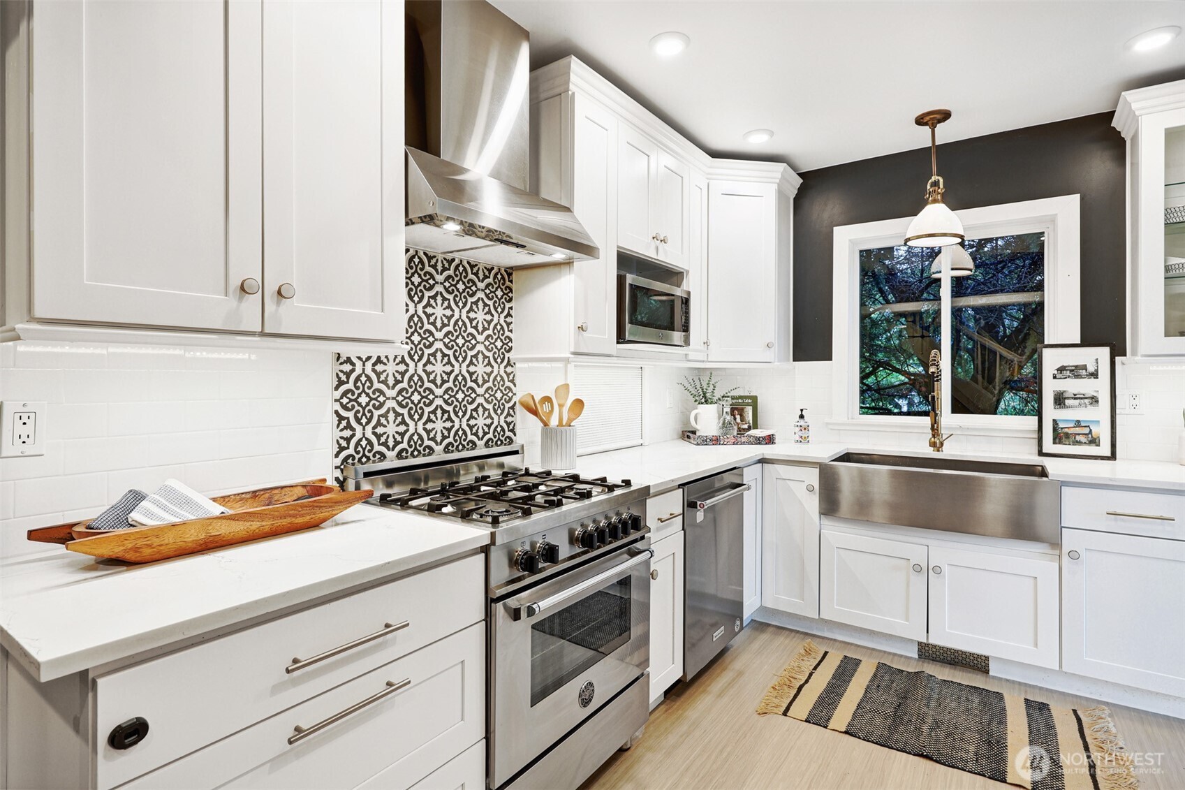 4634 SW Frontenac Street , Seattle, WA 98136
