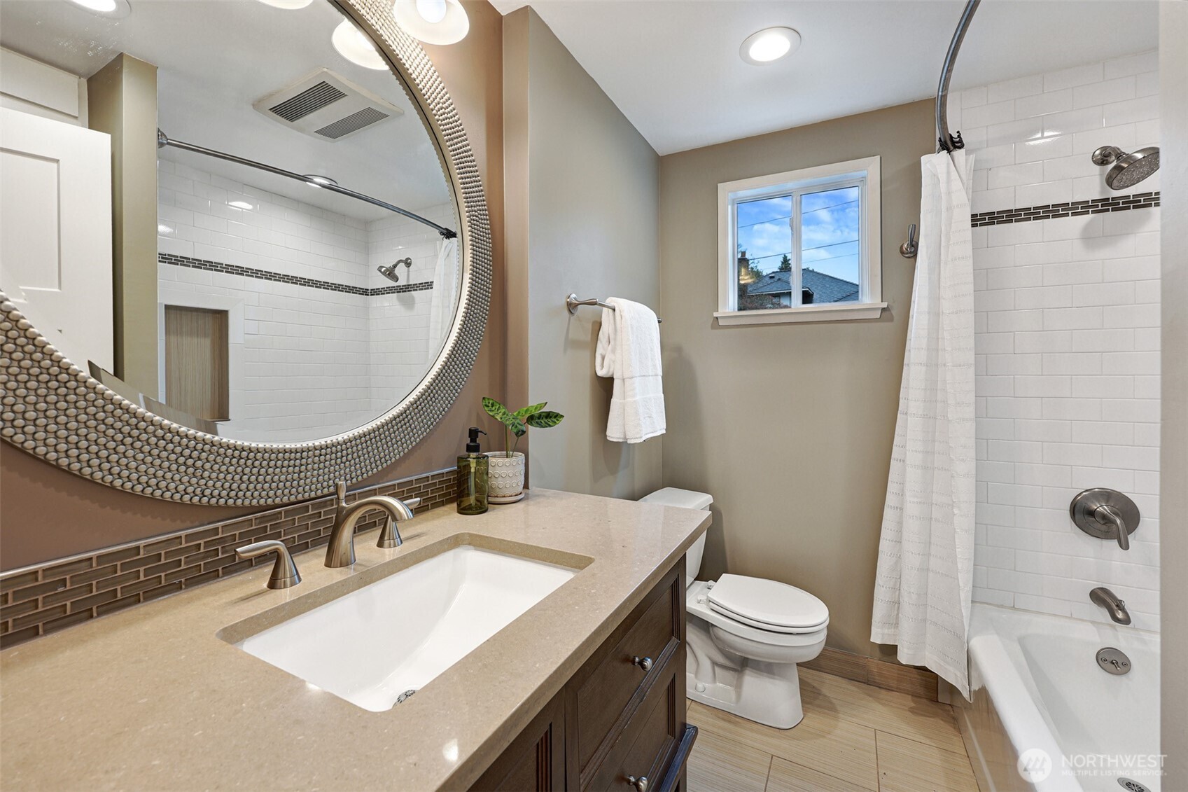 4634 SW Frontenac Street , Seattle, WA 98136