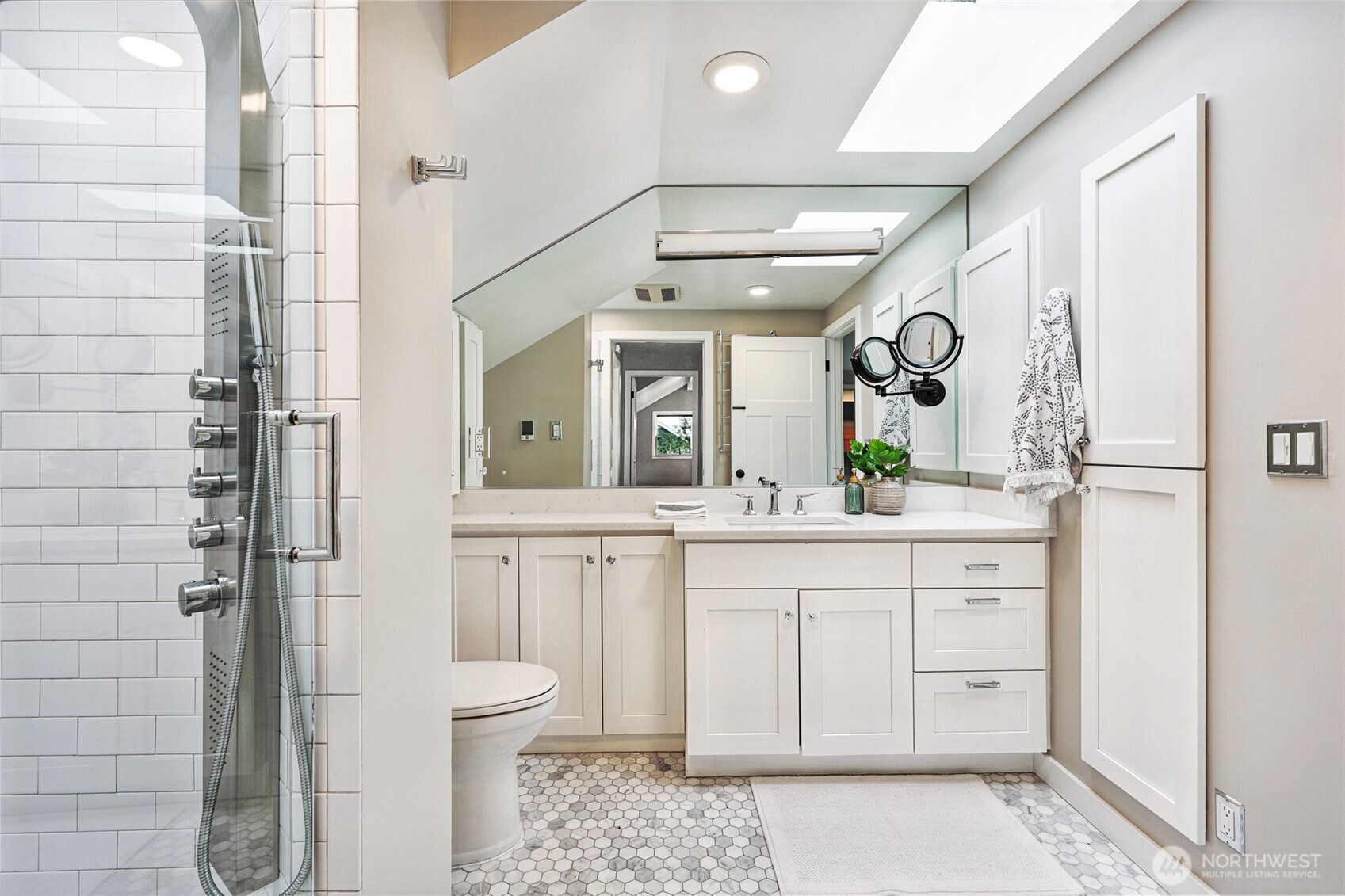 4634 SW Frontenac Street , Seattle, WA 98136