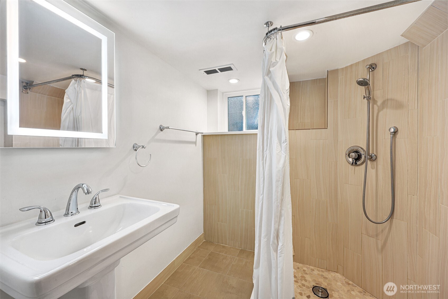 4634 SW Frontenac Street , Seattle, WA 98136