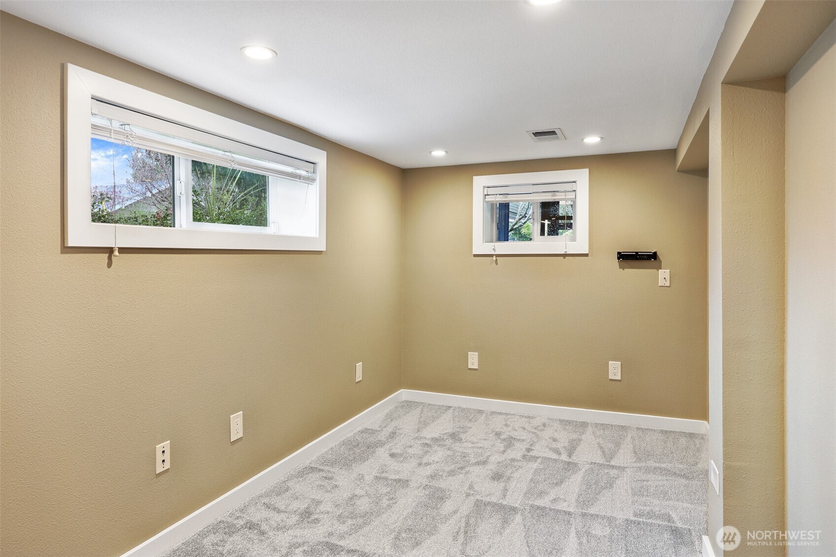 4634 SW Frontenac Street , Seattle, WA 98136