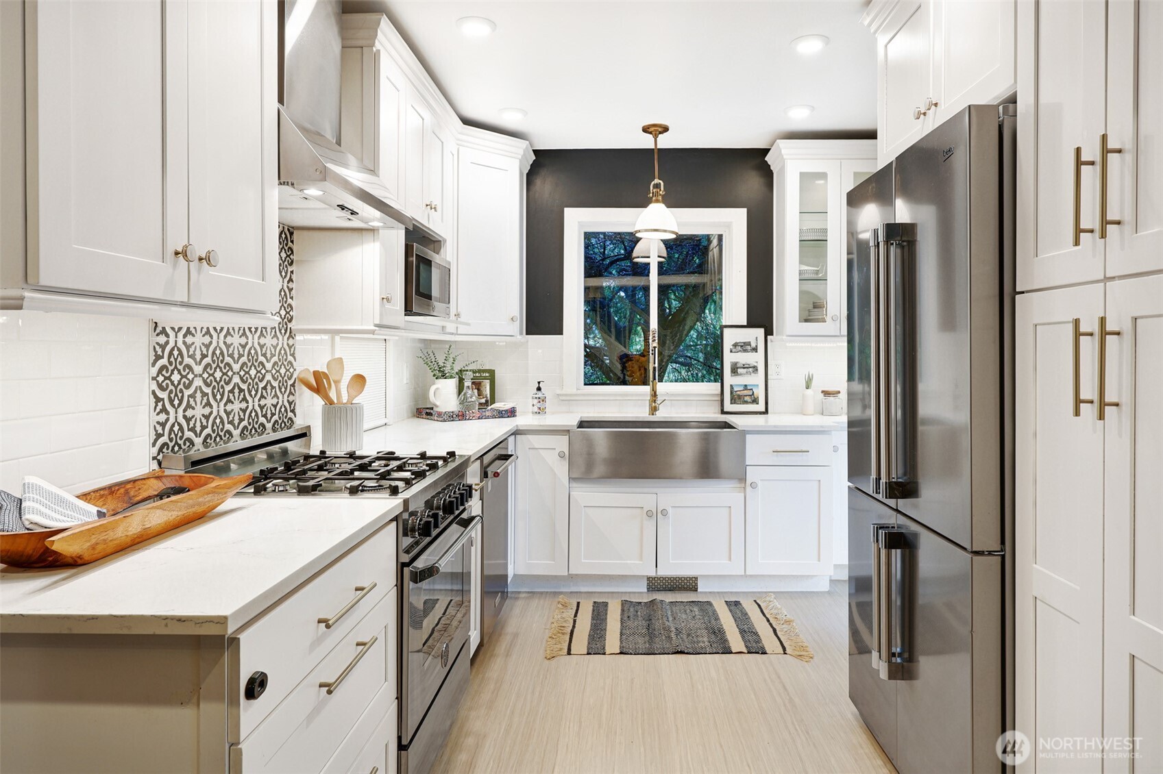 4634 SW Frontenac Street , Seattle, WA 98136