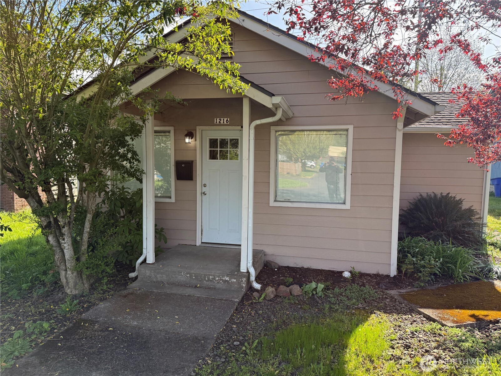 1216 N 1ST Avenue , Kelso, WA 98626