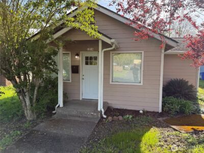 1216 N 1ST Avenue , Kelso, WA 98626
