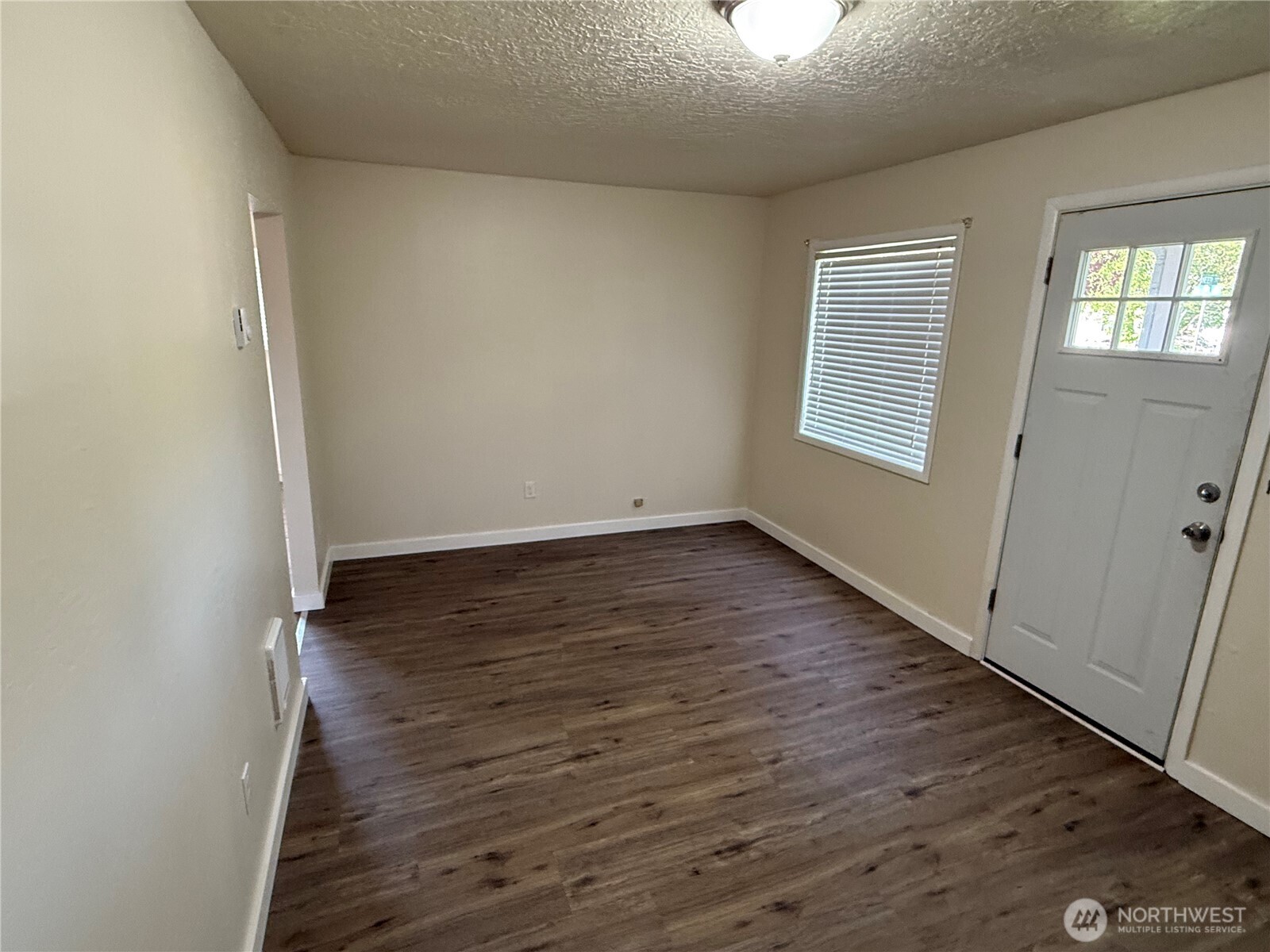 1216 N 1ST Avenue , Kelso, WA 98626
