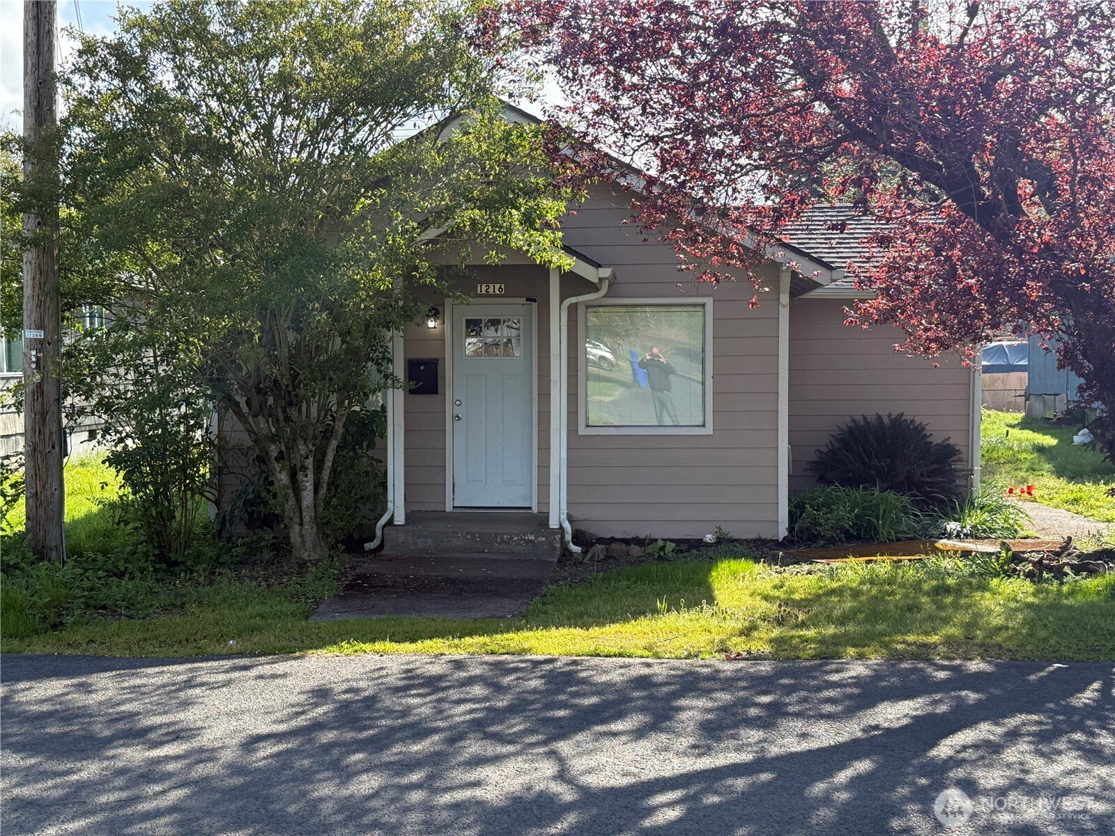 1216 N 1ST Avenue , Kelso, WA 98626