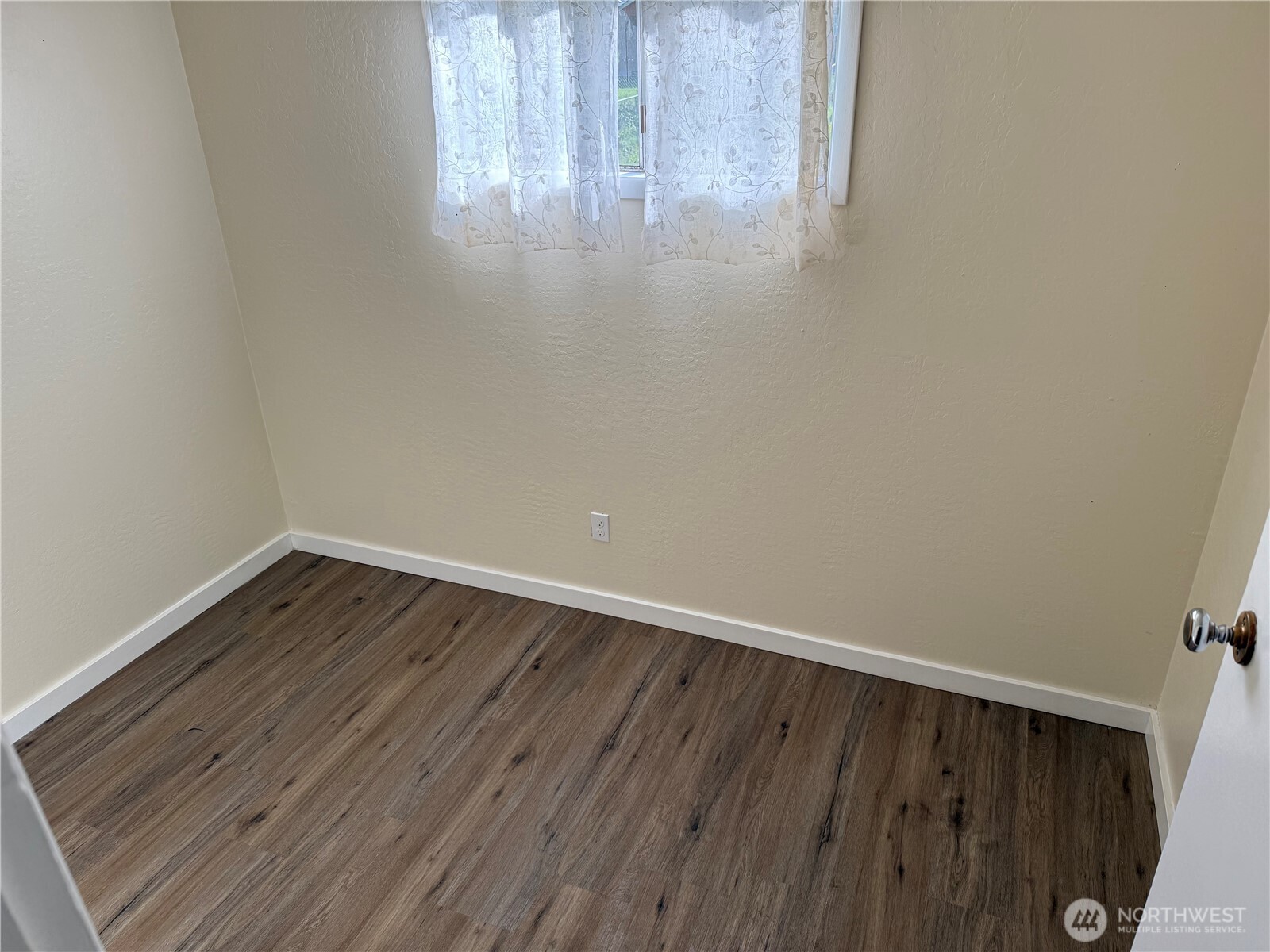1216 N 1ST Avenue , Kelso, WA 98626