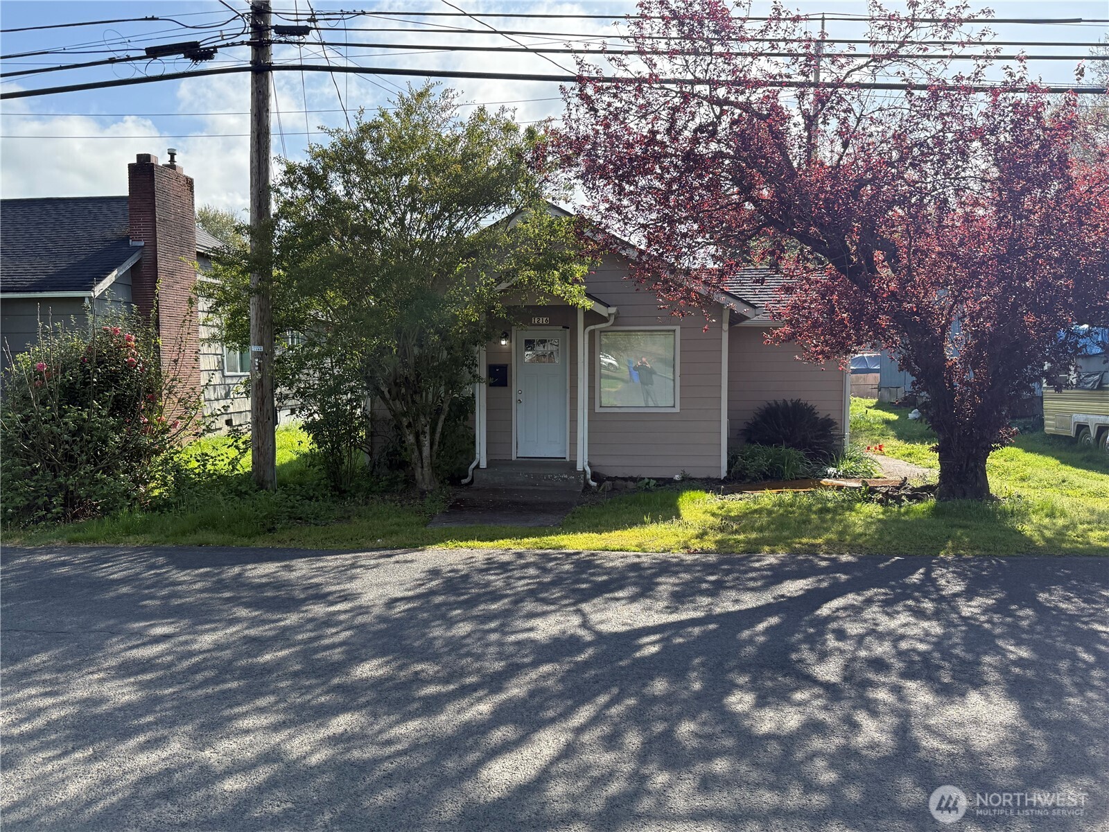 1216 N 1ST Avenue , Kelso, WA 98626