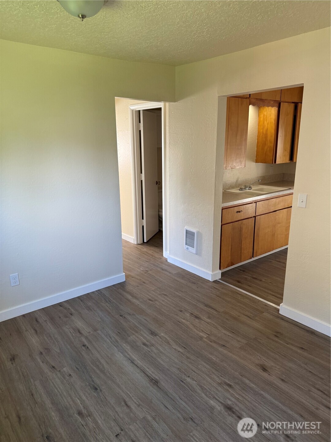 1216 N 1ST Avenue , Kelso, WA 98626
