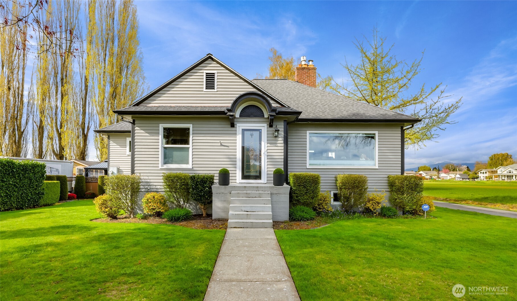 17645 McLean Road , Mount Vernon, WA 98273