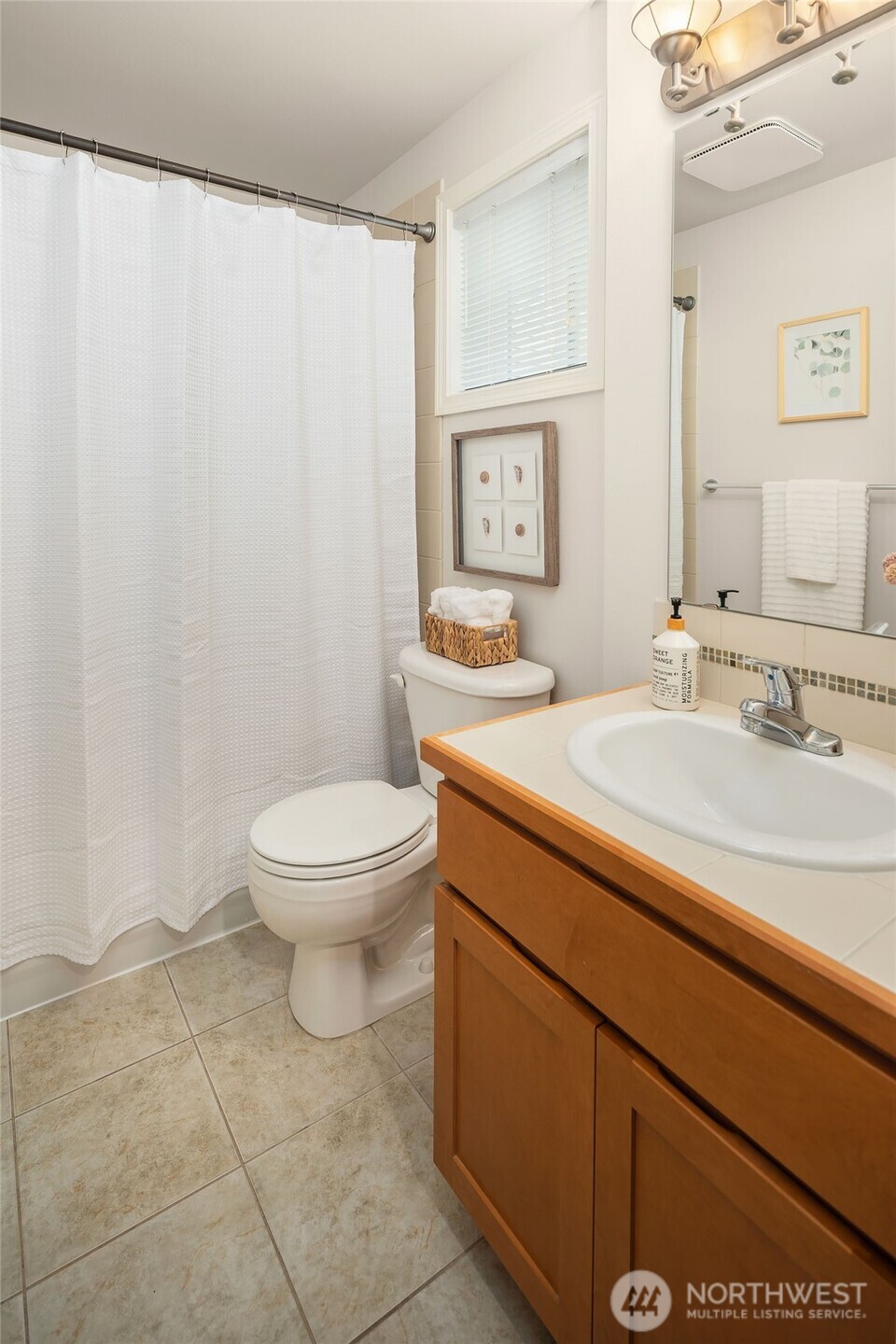 12317 10th Place NE #B, Seattle, WA 98125