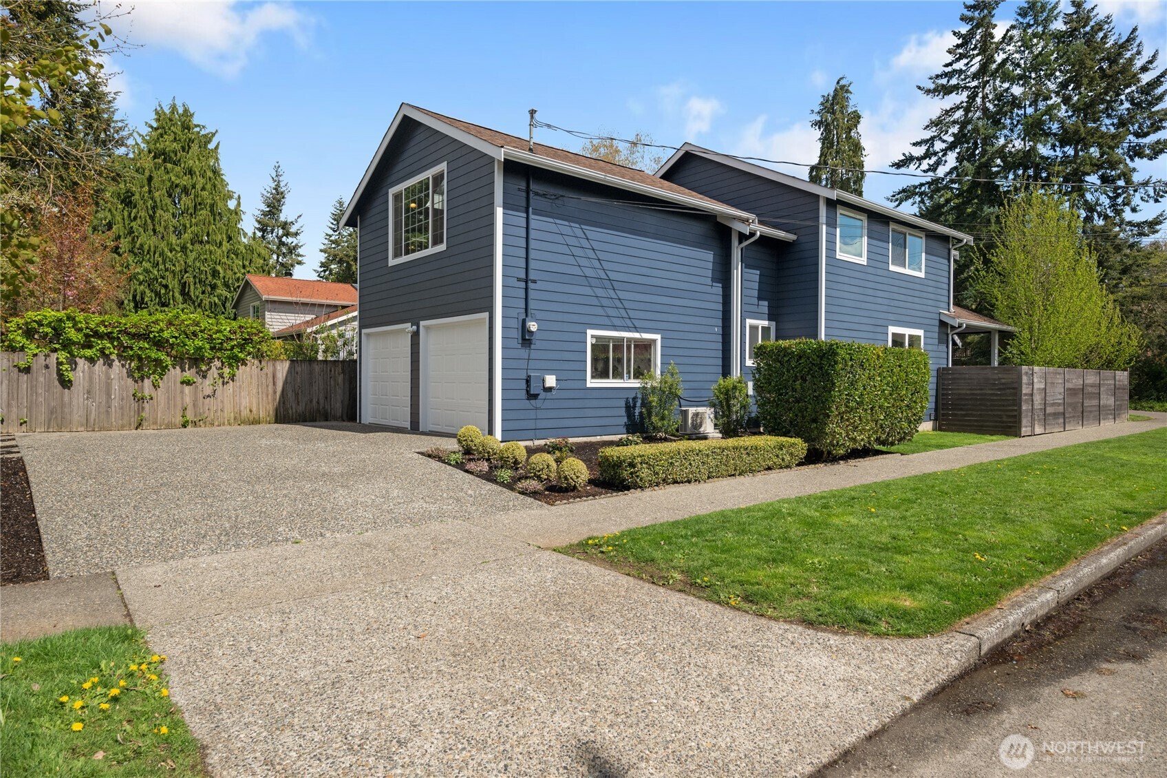 7701 37th Avenue NE, Seattle, WA 98115-4901