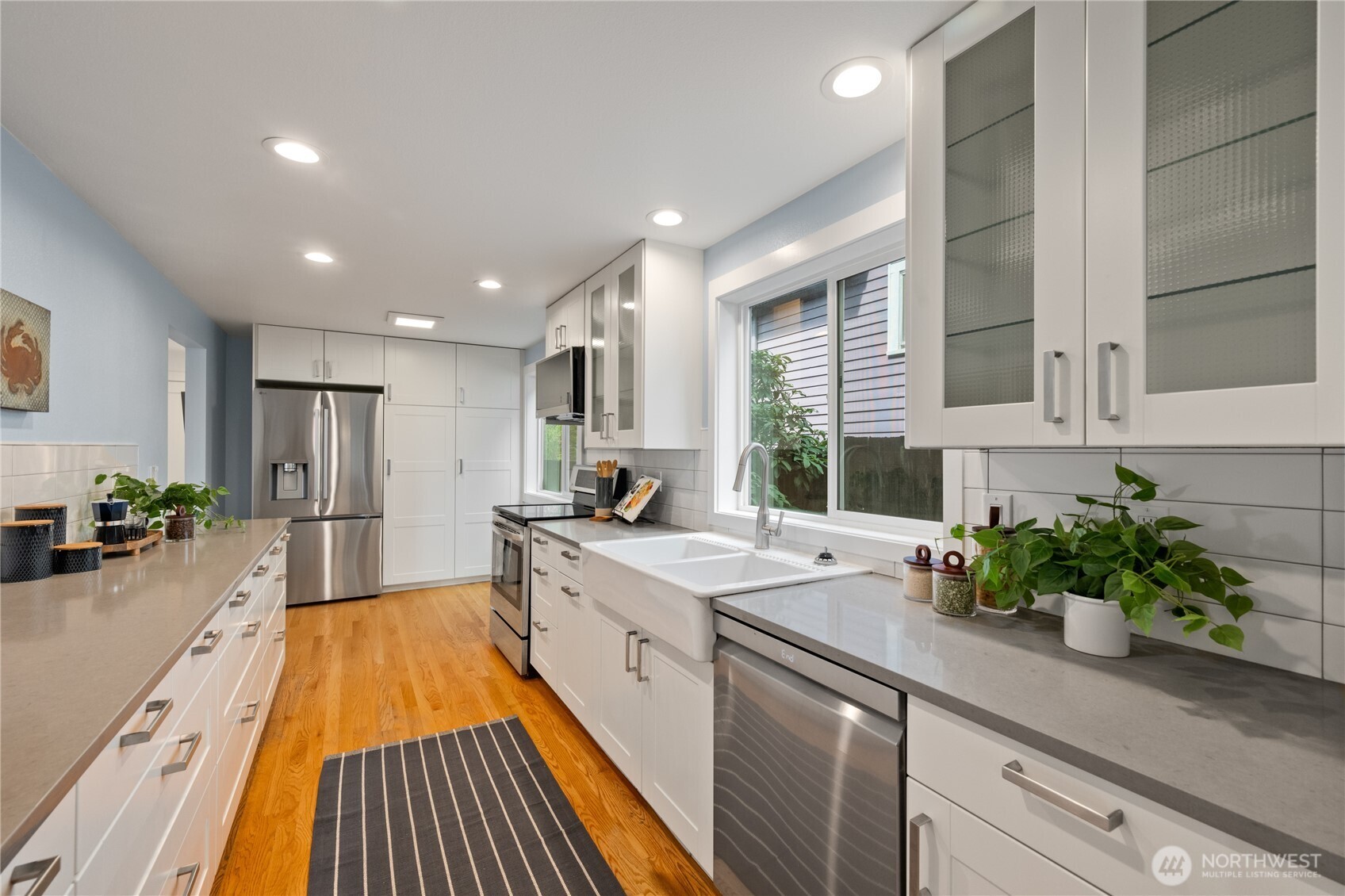 7701 37th Avenue NE, Seattle, WA 98115-4901
