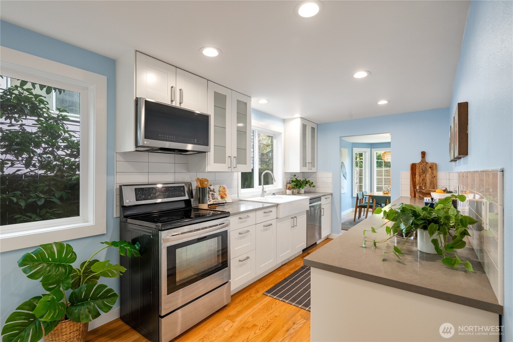7701 37th Avenue NE, Seattle, WA 98115-4901