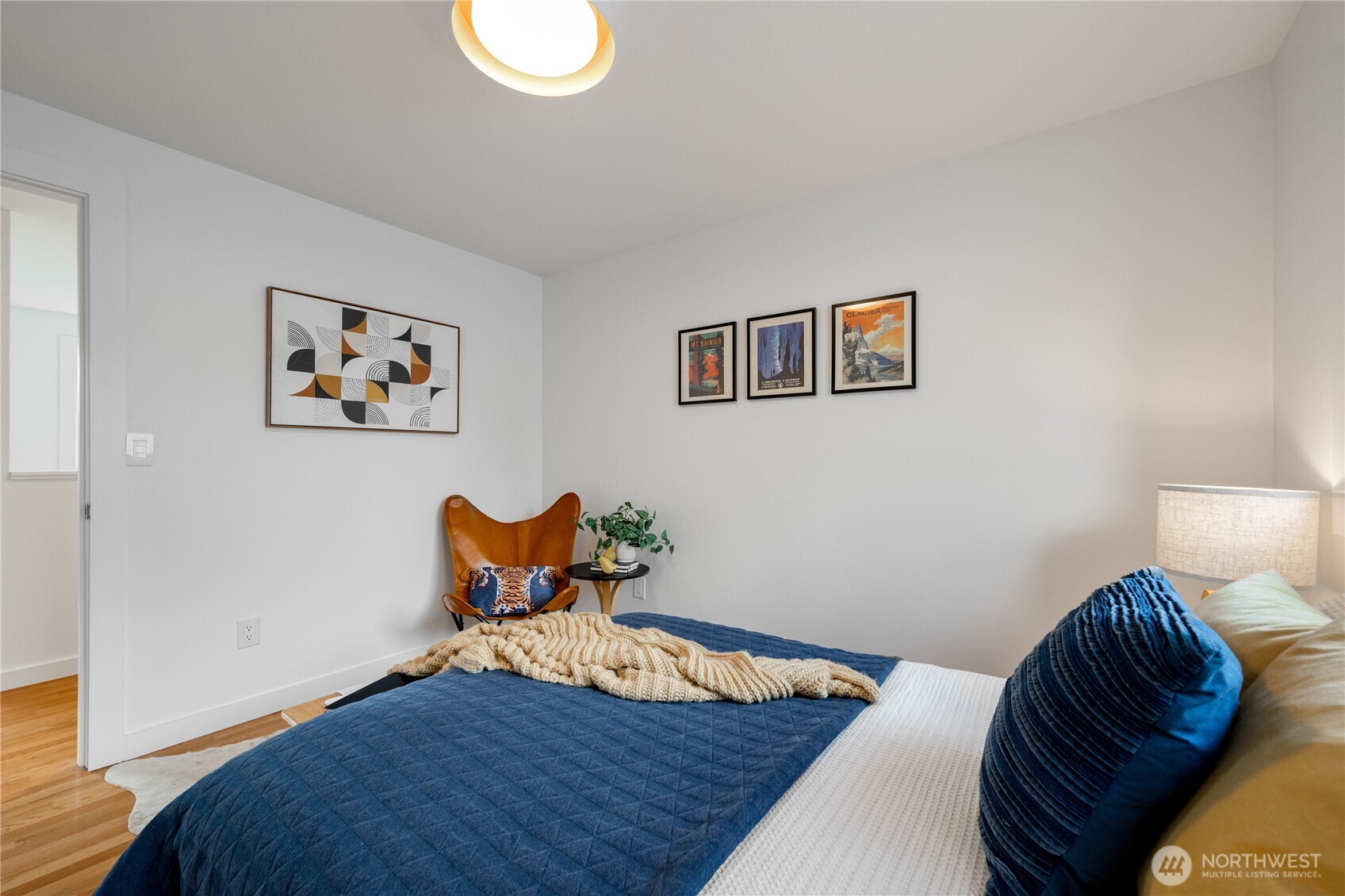 7701 37th Avenue NE, Seattle, WA 98115-4901