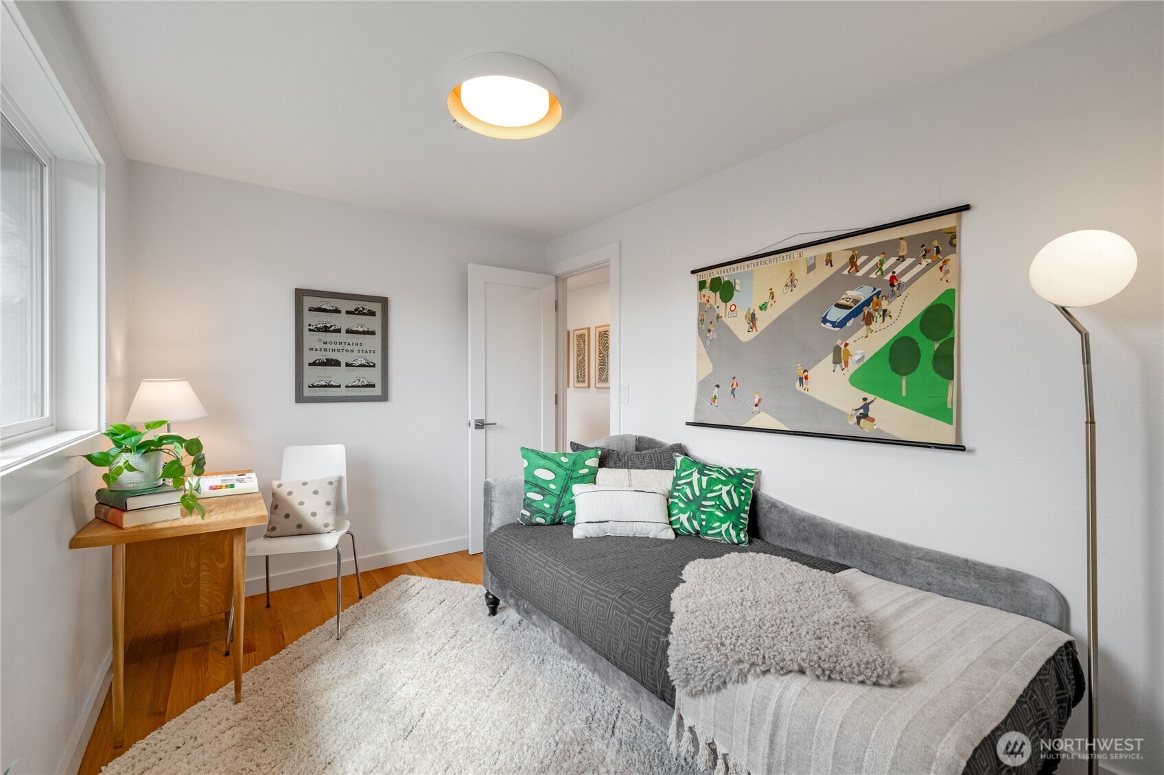 7701 37th Avenue NE, Seattle, WA 98115-4901