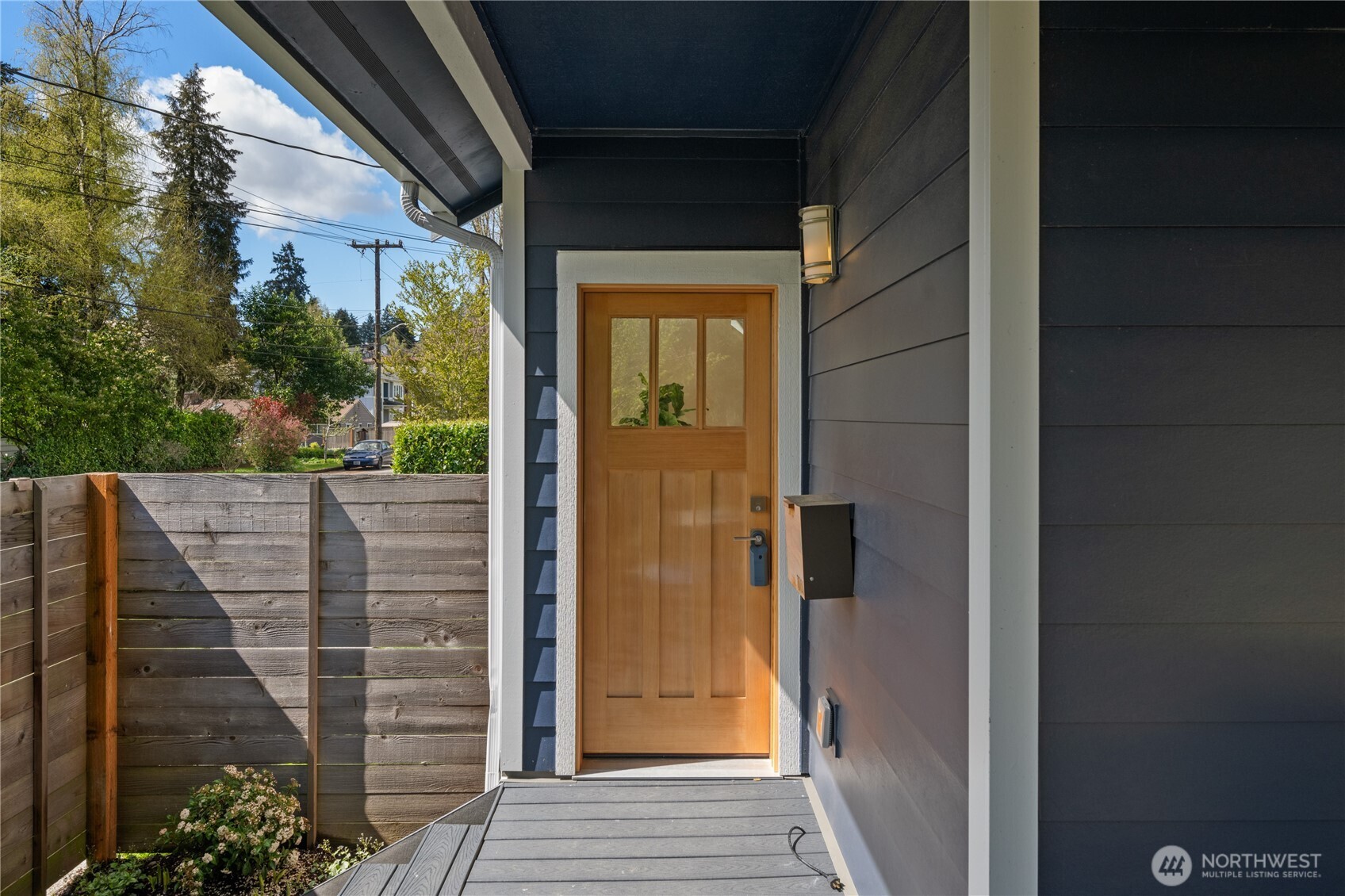 7701 37th Avenue NE, Seattle, WA 98115-4901