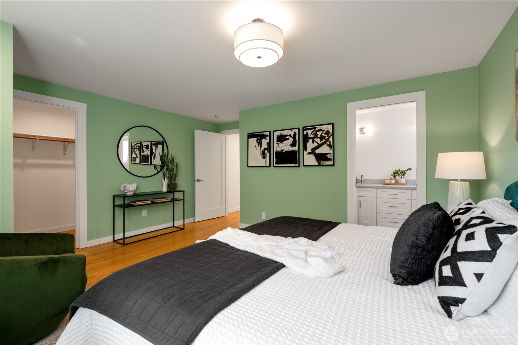 7701 37th Avenue NE, Seattle, WA 98115-4901