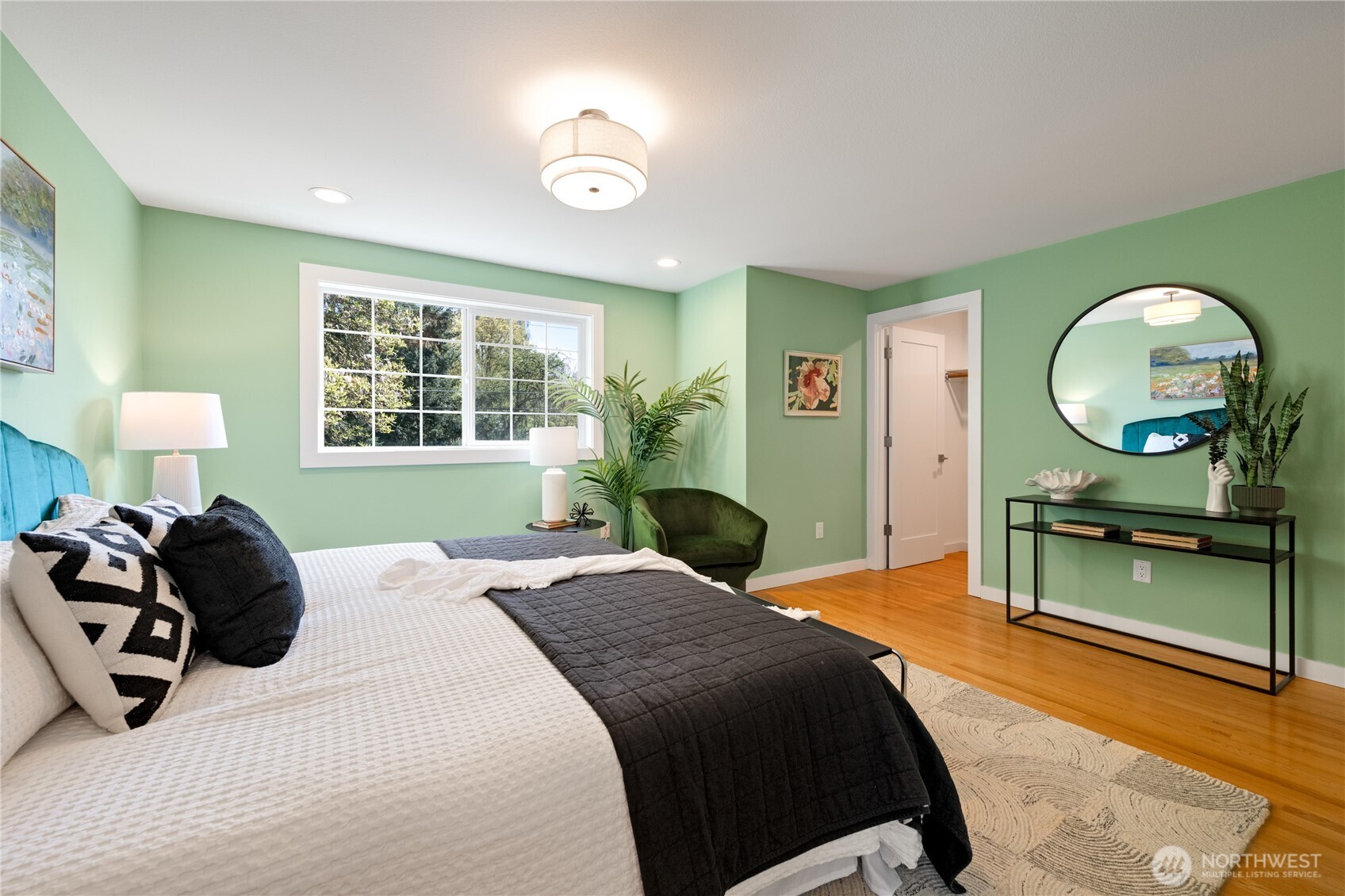 7701 37th Avenue NE, Seattle, WA 98115-4901