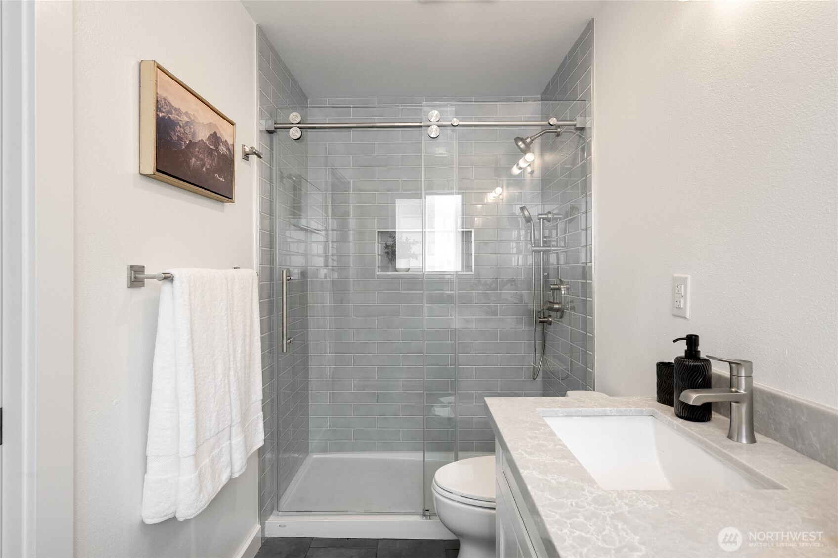 7701 37th Avenue NE, Seattle, WA 98115-4901