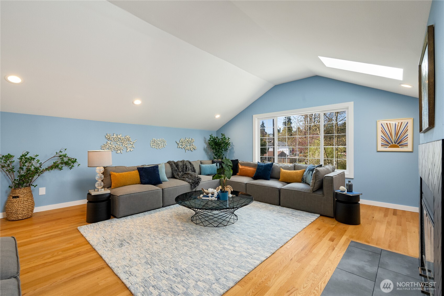 7701 37th Avenue NE, Seattle, WA 98115-4901