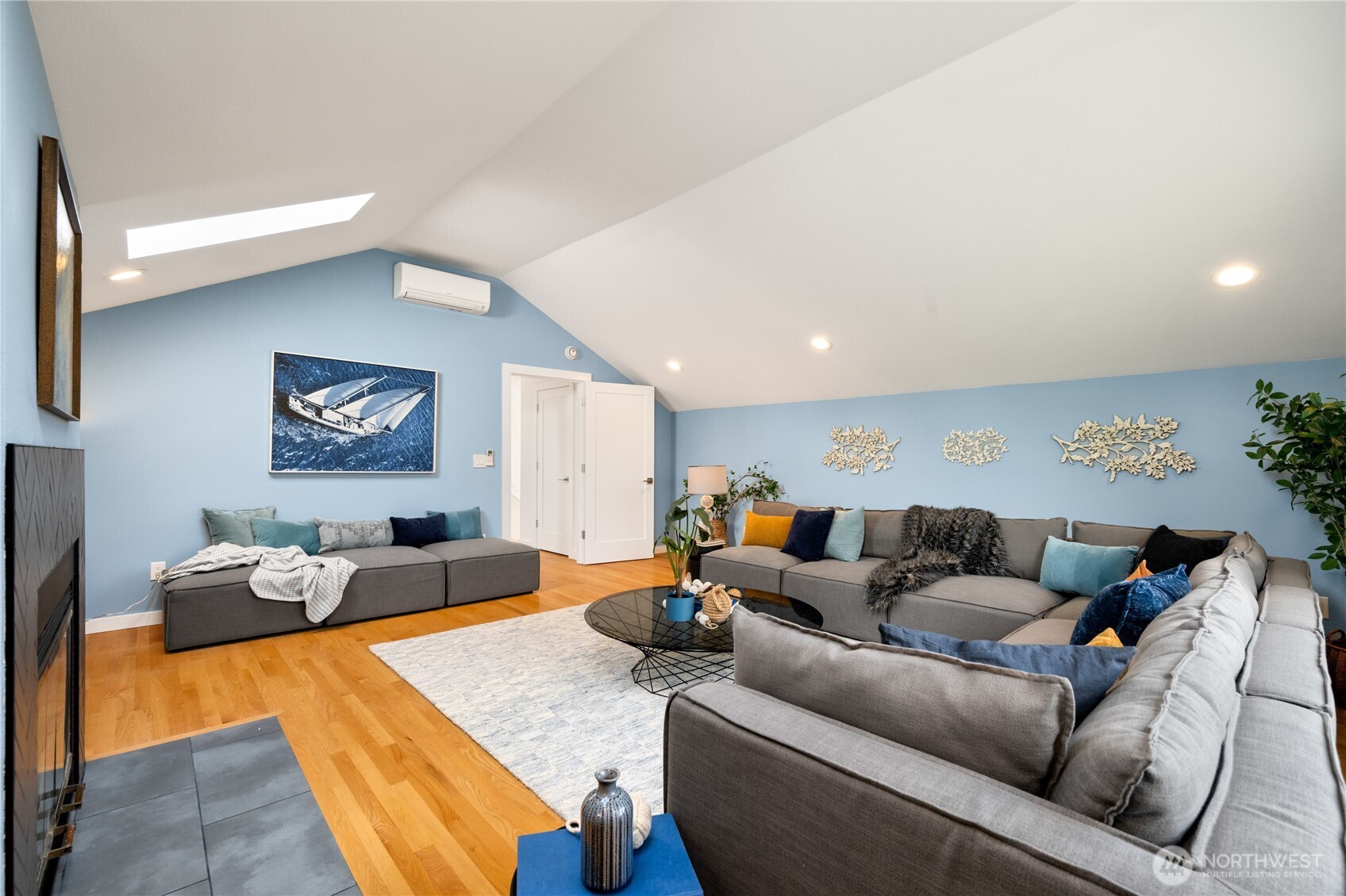 7701 37th Avenue NE, Seattle, WA 98115-4901