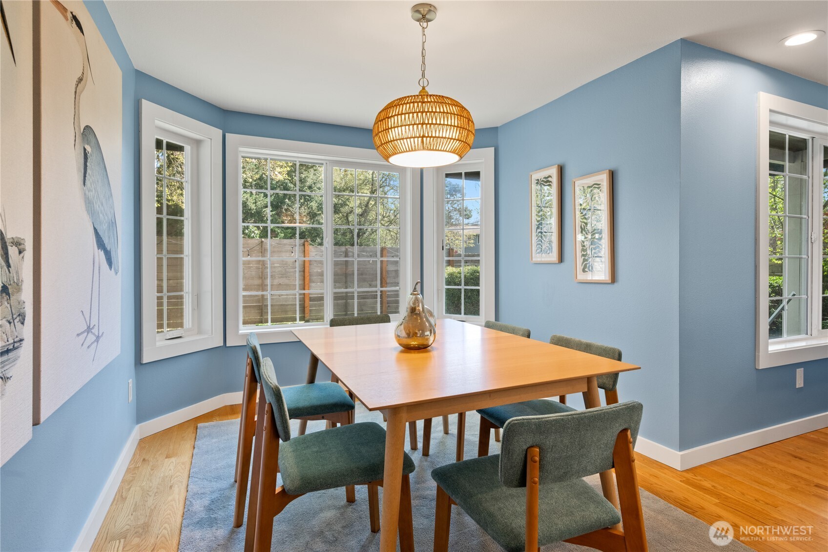 7701 37th Avenue NE, Seattle, WA 98115-4901
