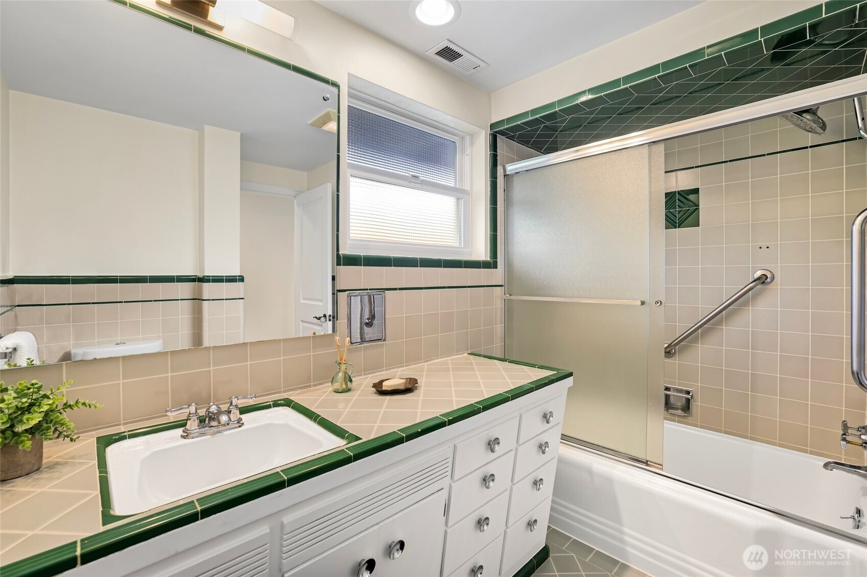 6771 38th Avenue SW, Seattle, WA 98126