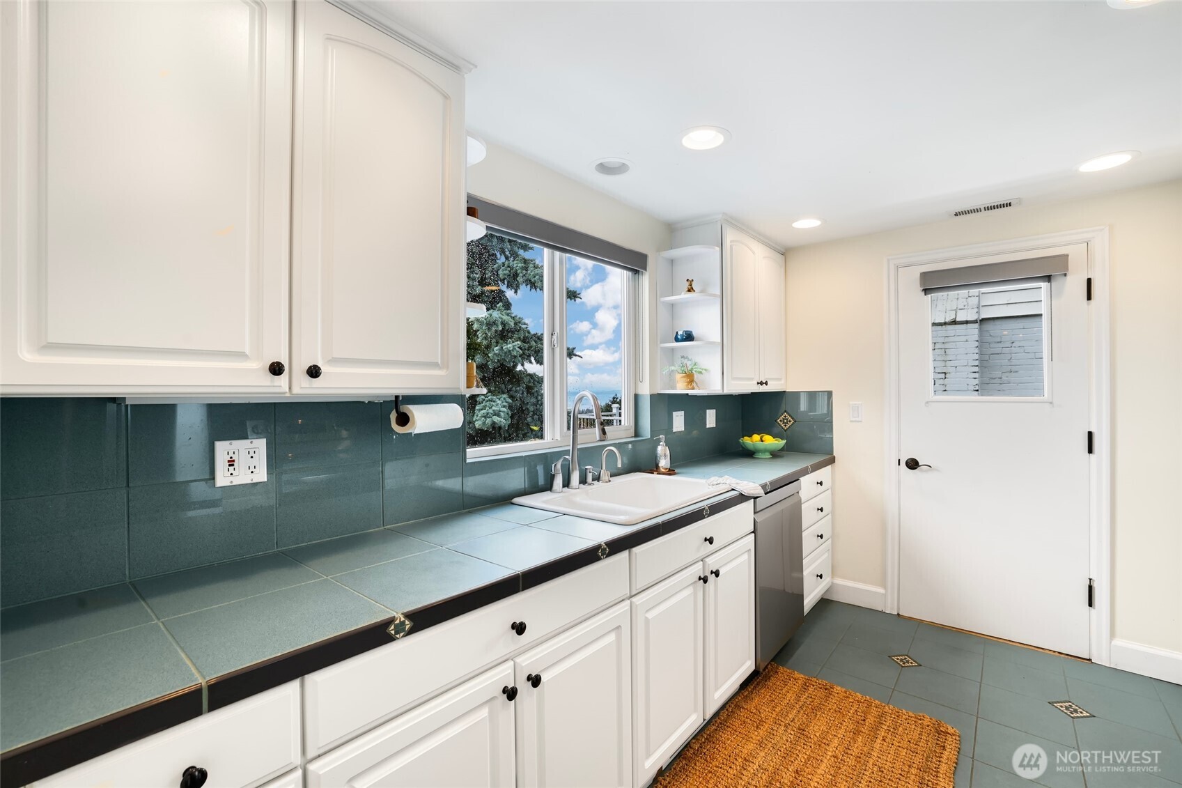 6771 38th Avenue SW, Seattle, WA 98126
