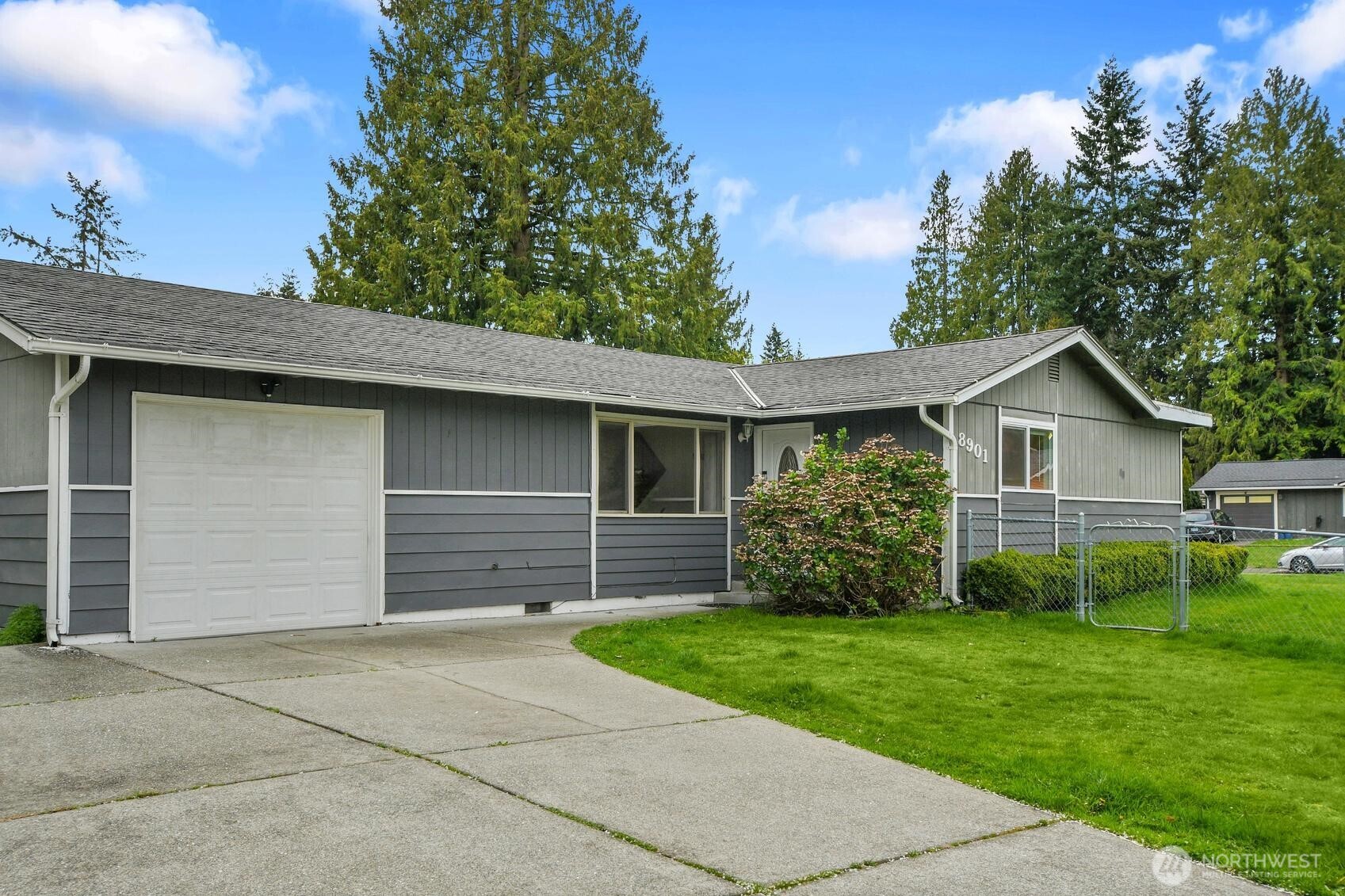 8901 Emerson Place , Everett, WA 98208