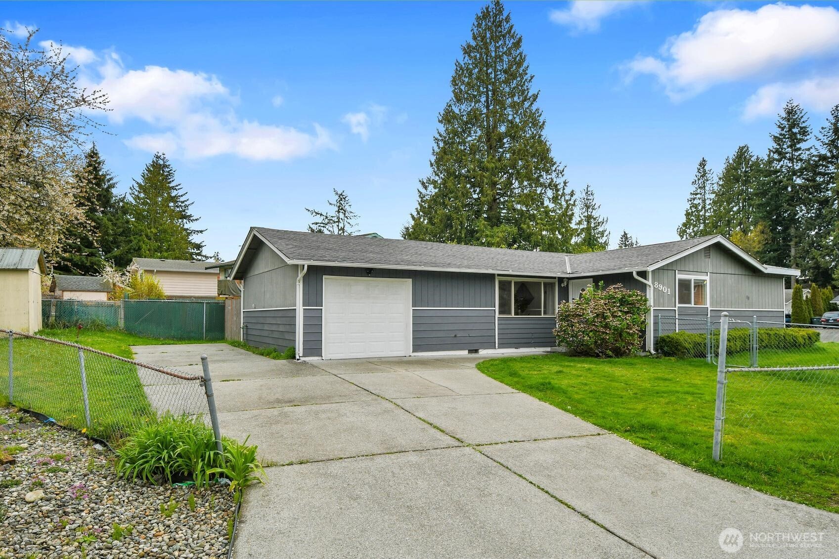 8901 Emerson Place , Everett, WA 98208