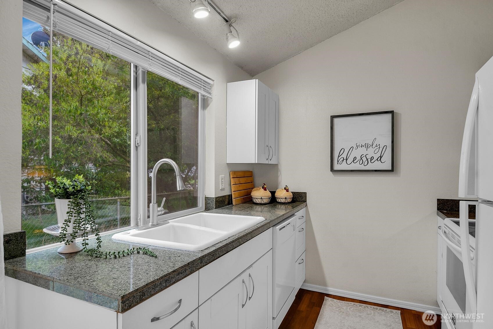 8901 Emerson Place , Everett, WA 98208