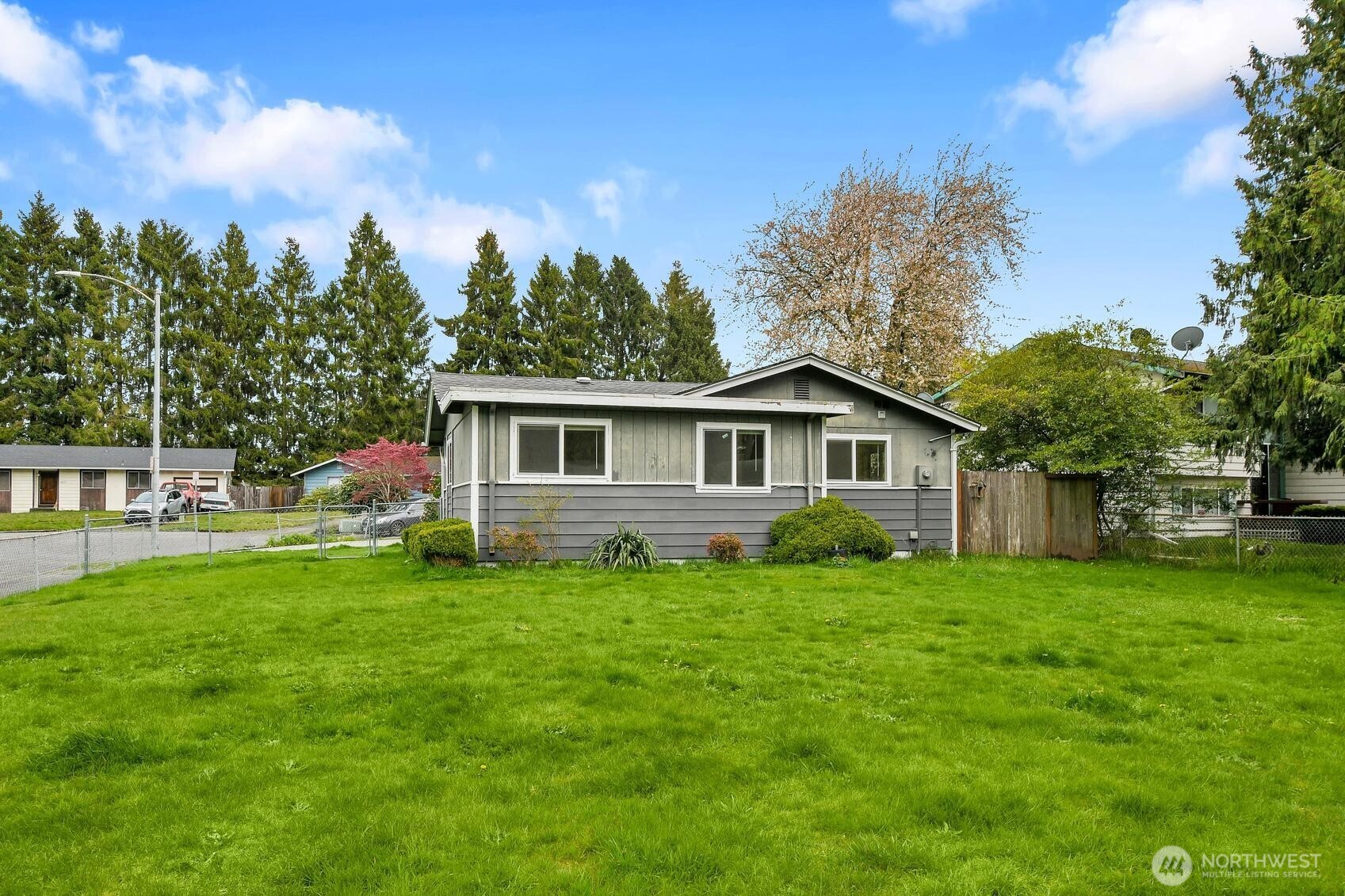 8901 Emerson Place , Everett, WA 98208