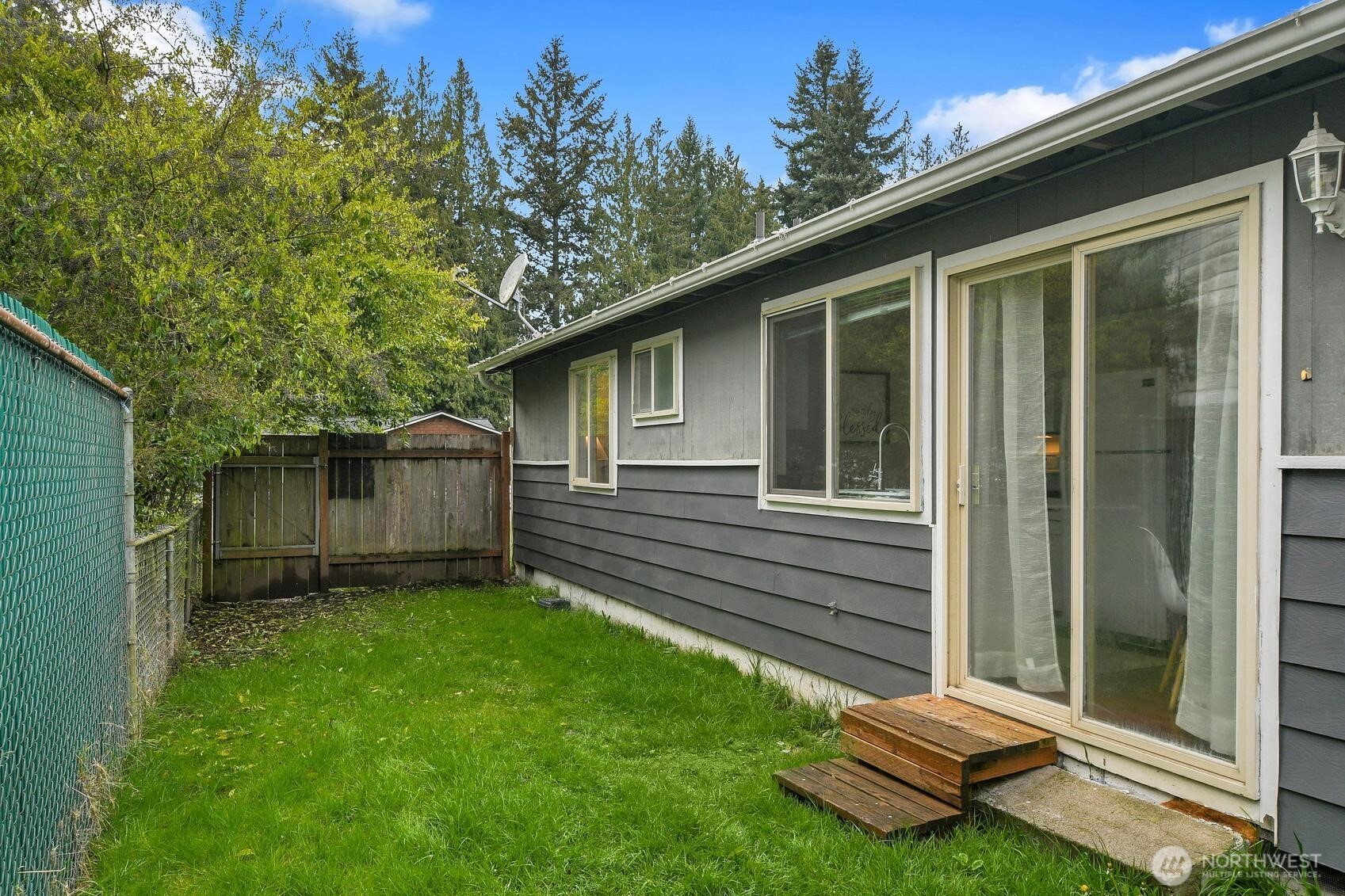 8901 Emerson Place , Everett, WA 98208