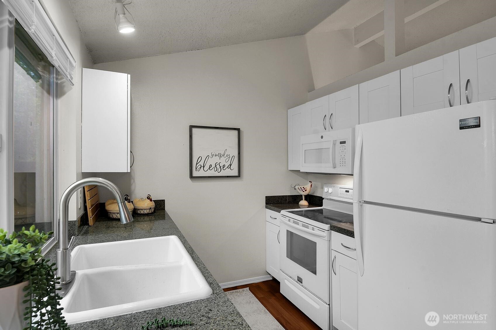8901 Emerson Place , Everett, WA 98208