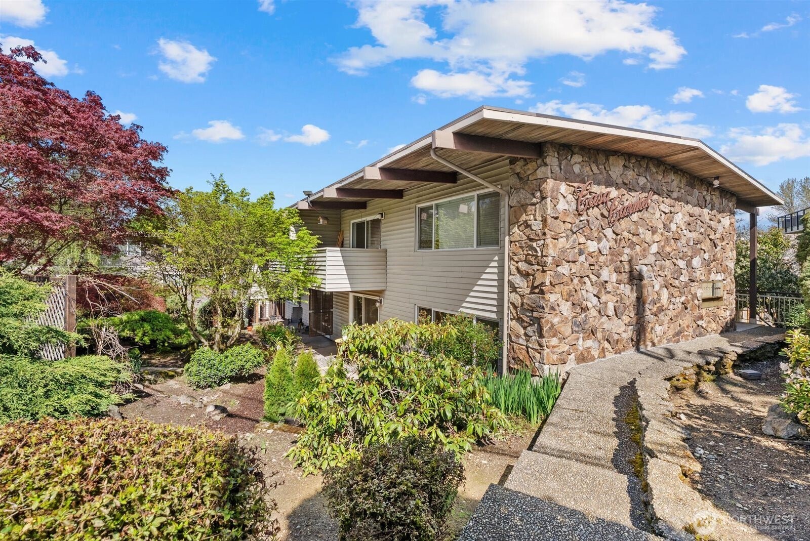 315 10th Avenue S #101, Kirkland, WA 98033-6941