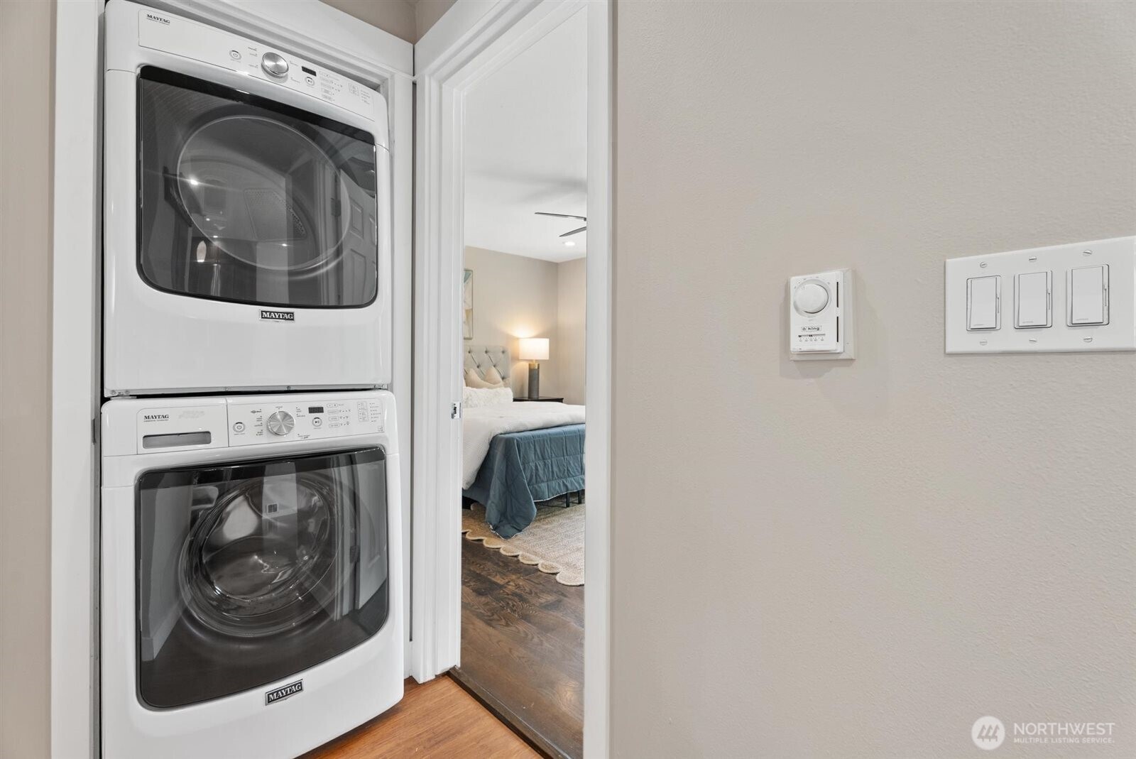 315 10th Avenue S #101, Kirkland, WA 98033-6941