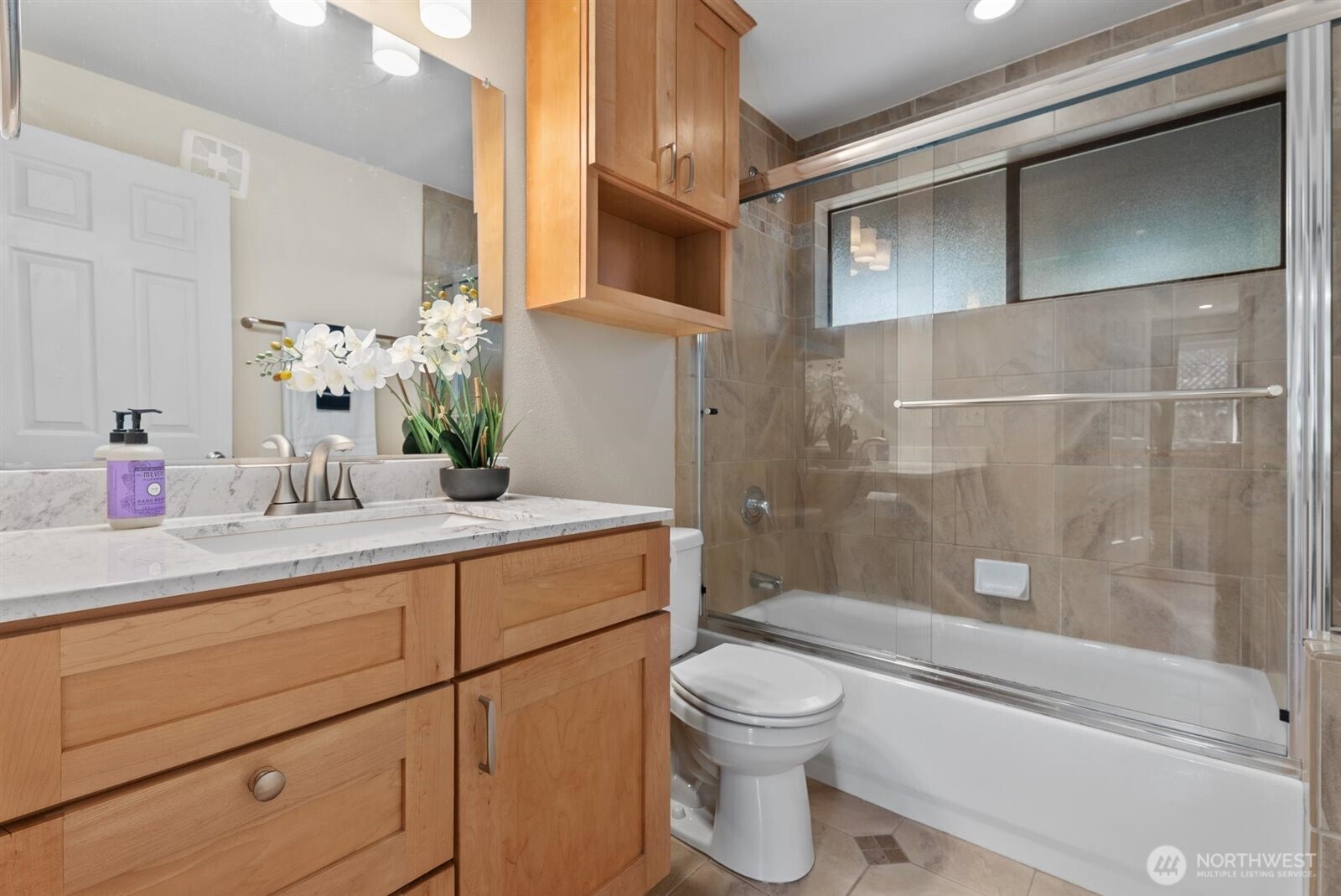 315 10th Avenue S #101, Kirkland, WA 98033-6941