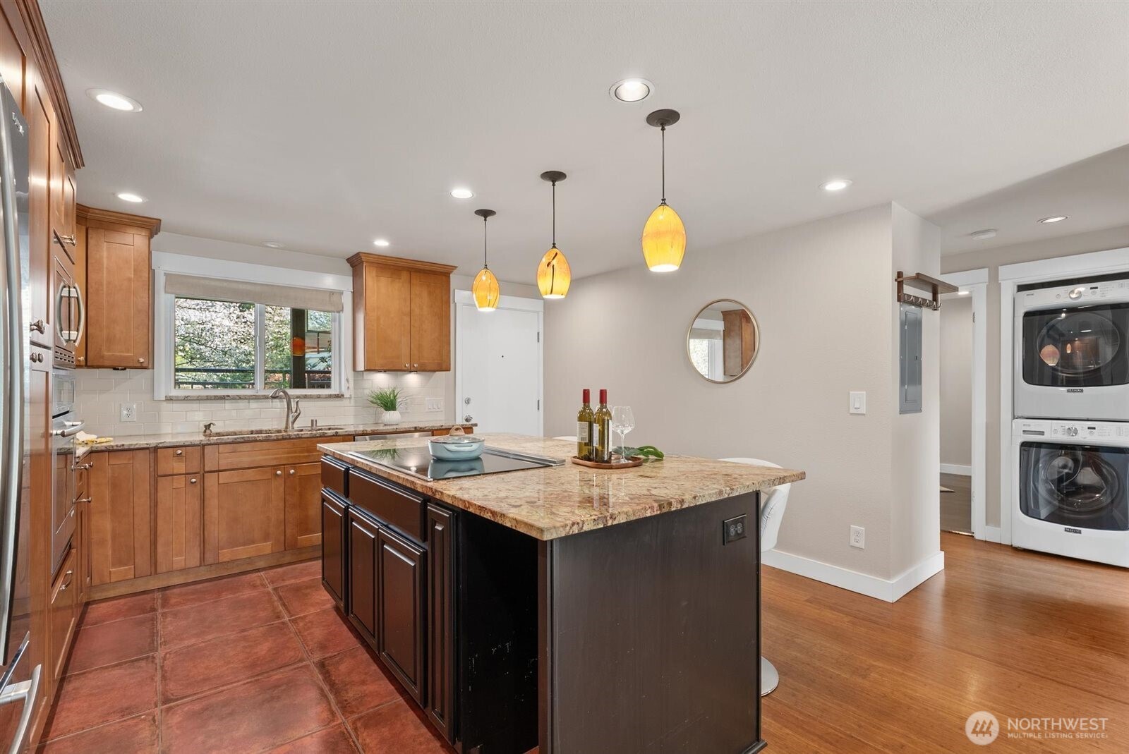 315 10th Avenue S #101, Kirkland, WA 98033-6941