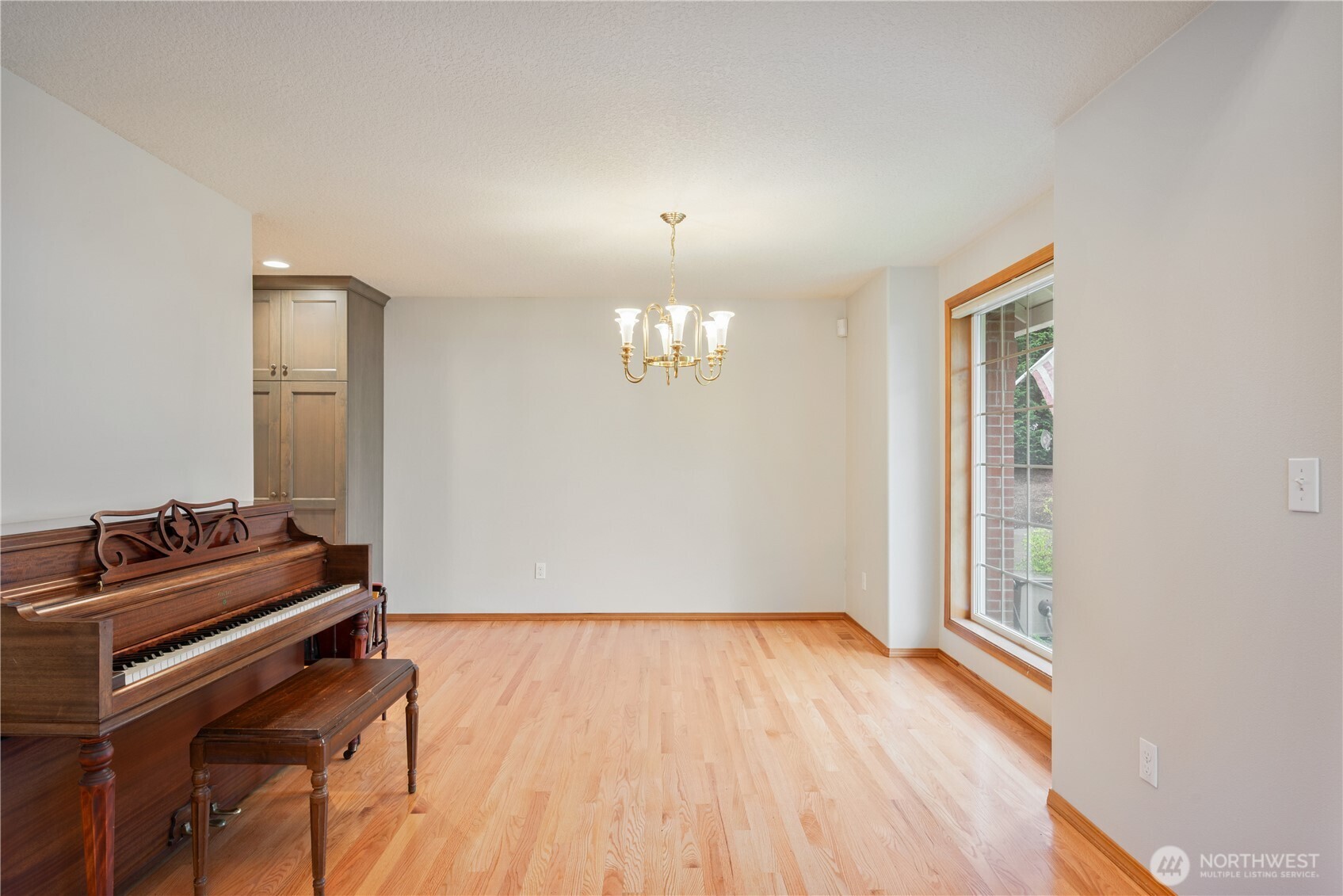 239 W St. James , Longview, WA 98632