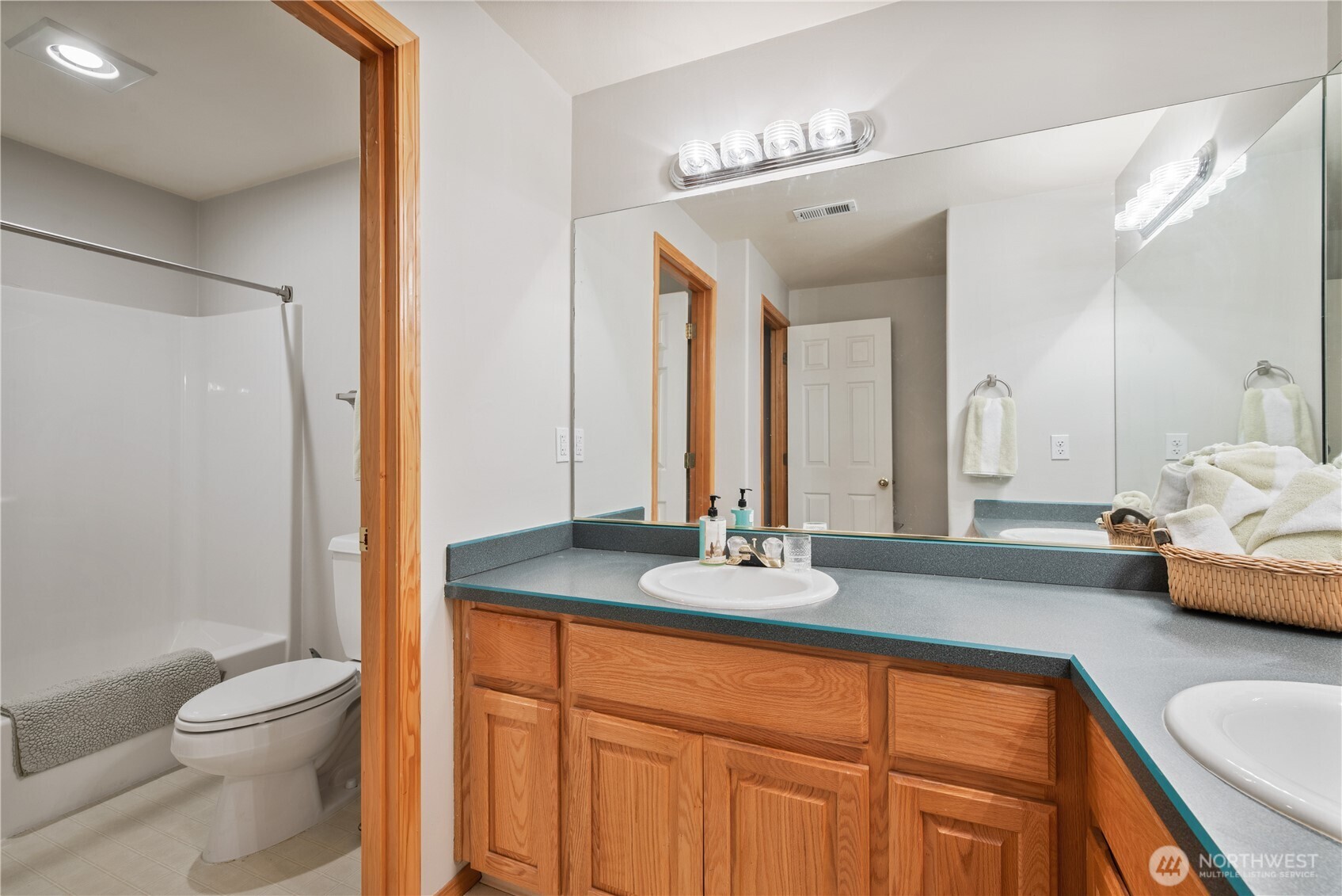 239 W St. James , Longview, WA 98632