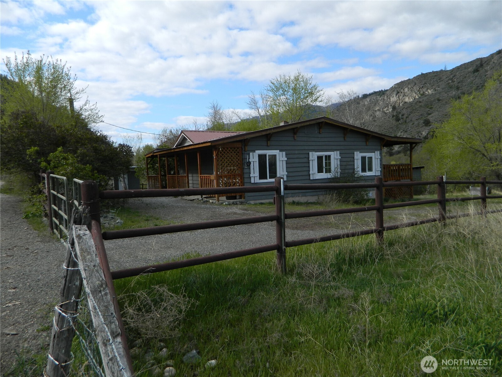 2127 Sinlahekin Road , Loomis, WA 98827