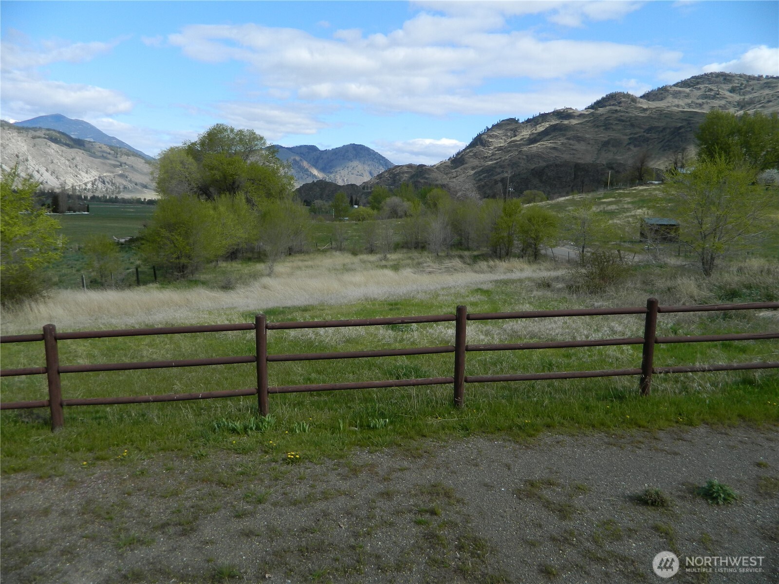 2127 Sinlahekin Road , Loomis, WA 98827